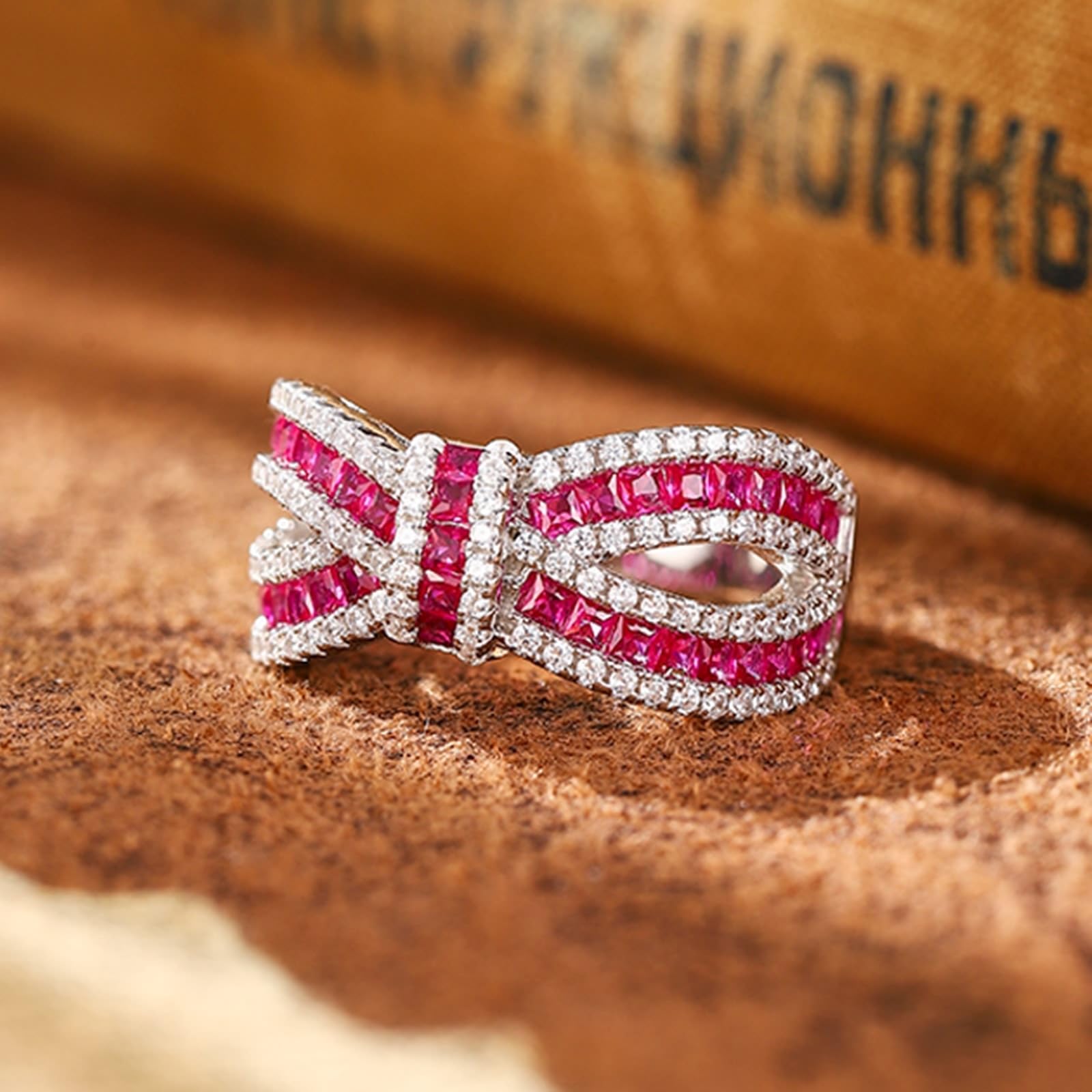 Anillo de Boda Anillos Mujer Boda Oro Blanco de 9 Quilates, 14 Quilates Y 18 Quilates Diseño de Nudo de Lazo con Rubí de Laboratorio Cuadrado de 0,06 CT Y Moissanita Redonda Talla 8 Popular Para