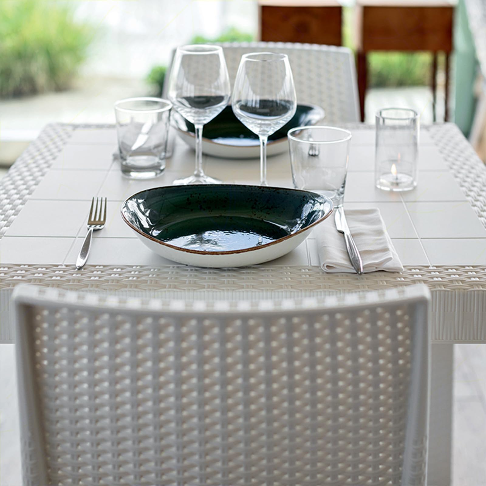 Set 2 Chaises + 1 Table En Rotin Synthétique Blanc - Empilable, Résistant UV Et Eau - Pour Terrasse Jardin Bar
