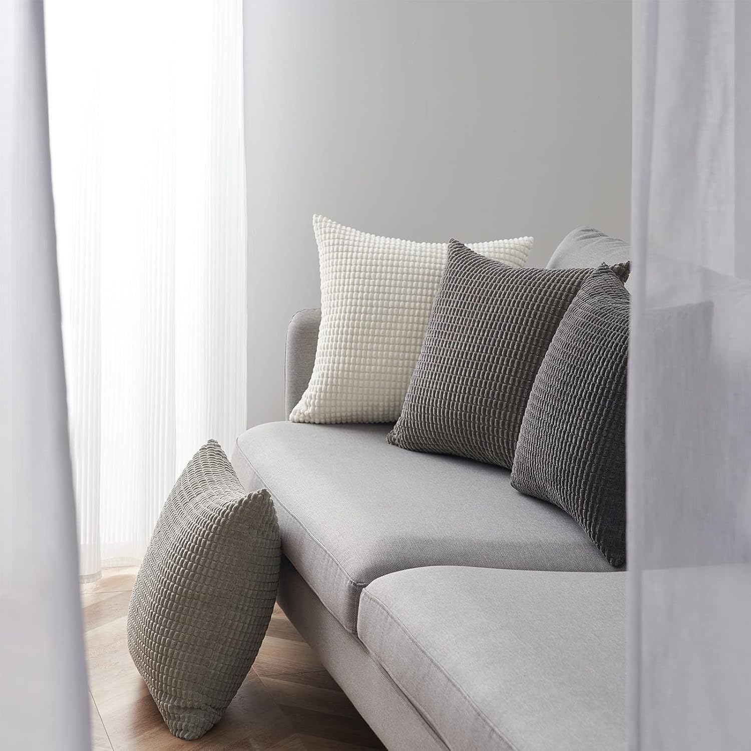 4er Set Kissen-Bezug inklusive Füllung, Modell Sven, Kord Samt Sofakissen Farbverlauf abgestimmit Couchkissen Dekokissen Zierkissen Kopfkissen, mit Reisverschluss, weich & angenehm (Creme, 40 x 40 cm)
