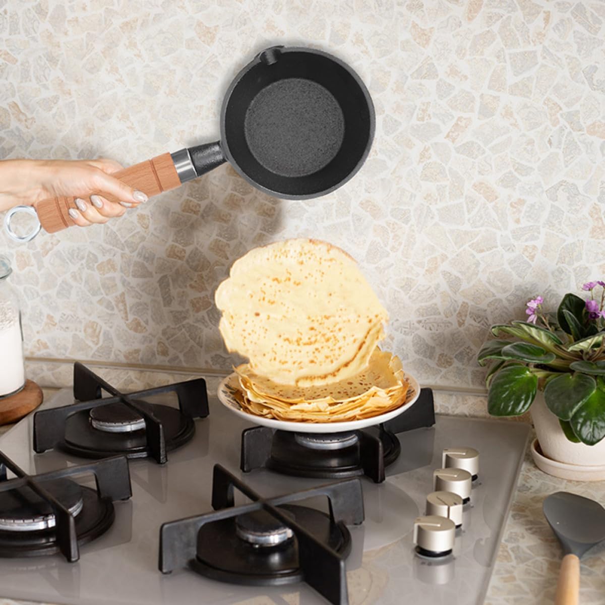 Mini Cast Iron Saucepan 16Cm Diameter with Wooden Handle, Pour Oil Pan and Milk Warmer for Stove Top Cooking, Small Frying Pot for Butter Melting and Sauce Heating
