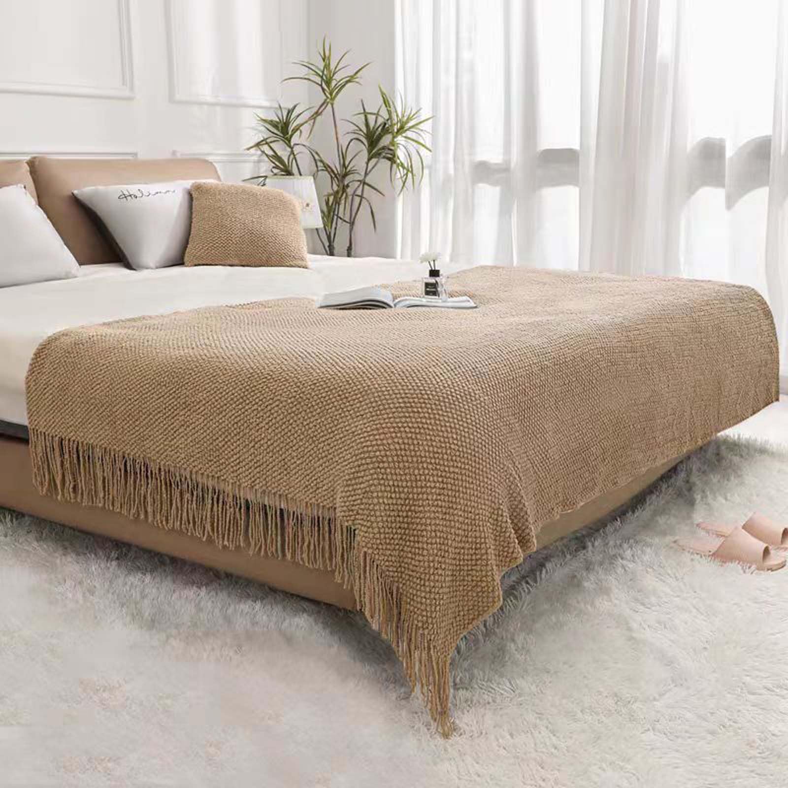 Couverture tricotée à pompons chaleureuse en teintes de terre pour intérieur cosy