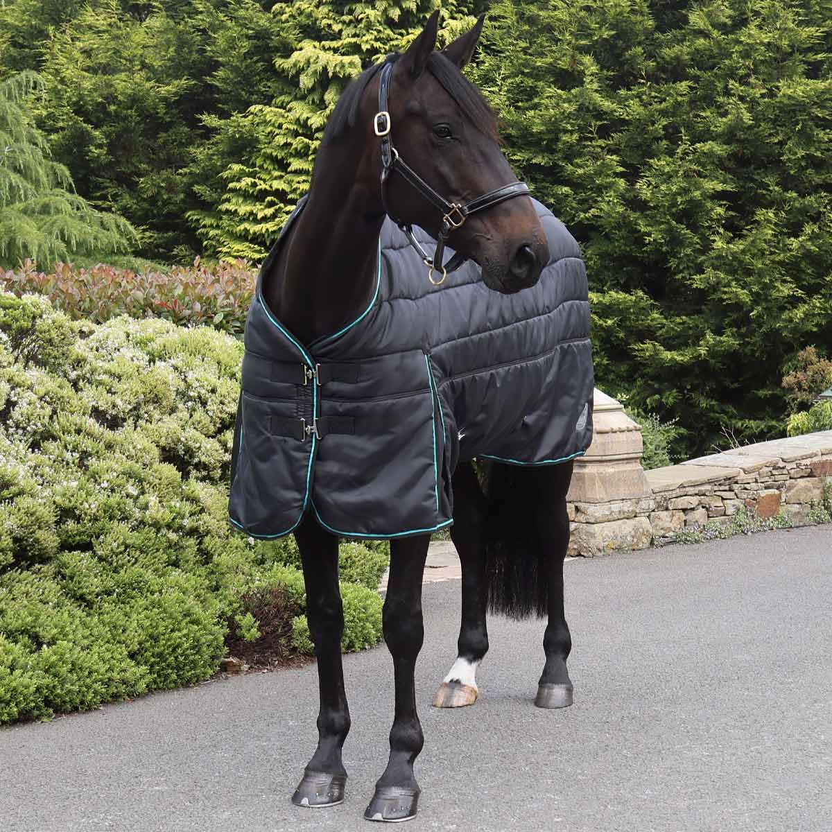 Ventomasta 200g Midweight Stable Rug; Breathable, Durable 400D Fabric, Lightweight with Shoulder Gusset for Mobility, Easy Fastenings, Anti-Rub Lining - Black - 5FT9