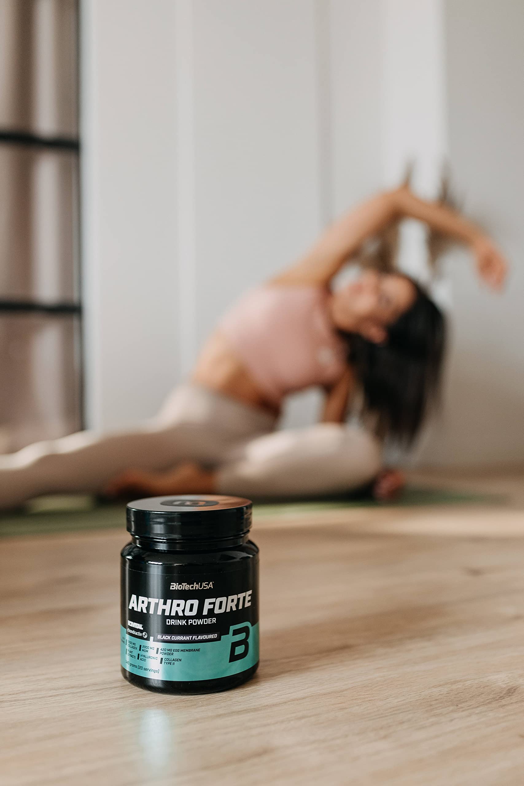 BioTechUSA Arthro Forte, avec de la glucosamine, d’extraits de plantes, avec des vitamines D et K et du calcium pour les os, et de la vitamine C pour les cartilages, 340g, Fruits tropicaux
