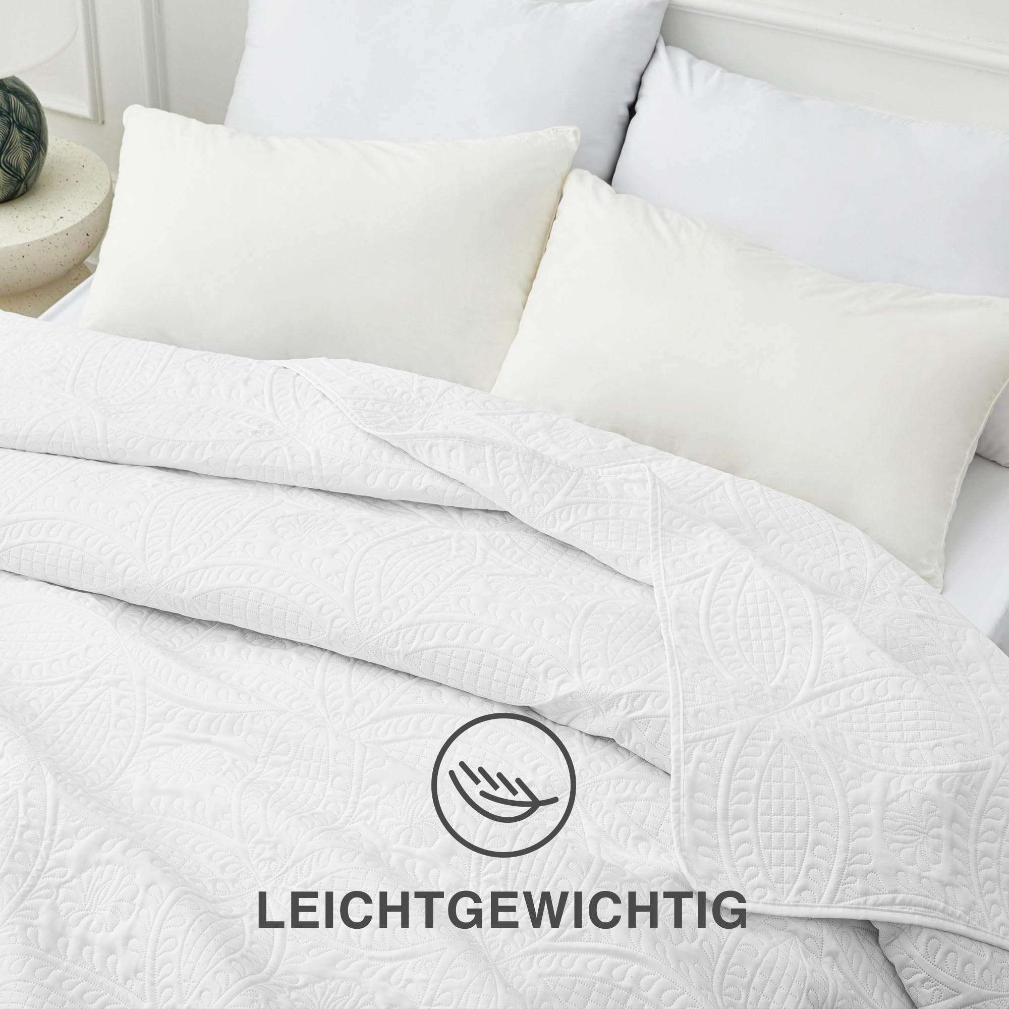 Love's cabin Tagesdecke 220x240 Weiß, Ultra Weiche Bett Quilt Leichte Mikrofaser Tagesdecken Bettüberwurf 220x240, Moderne Bedspread mit Münzmuster für alle Jahreszeiten (ohne Kissenbezug)