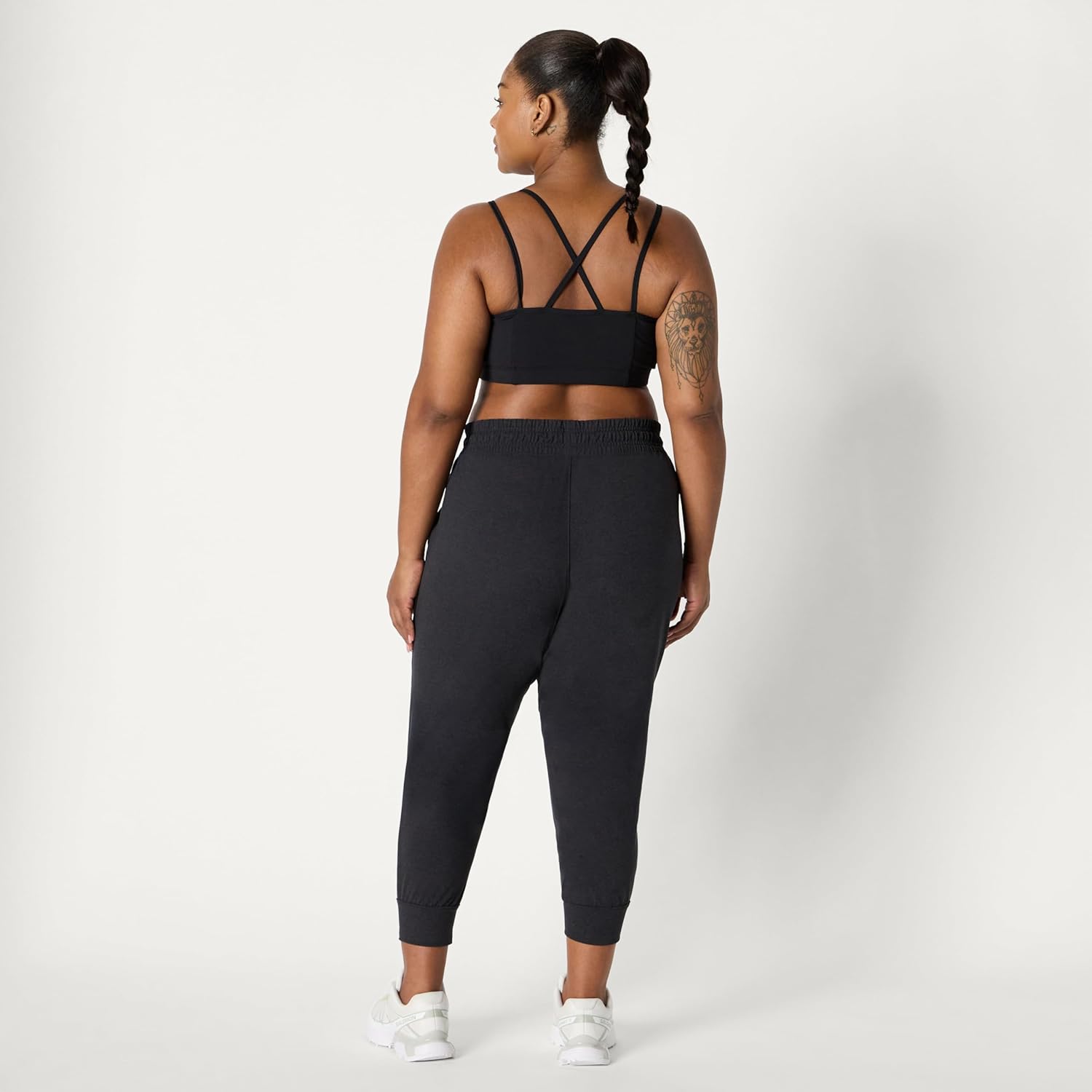 Amazon Essentials Women's Athletic Soft Performance Lightweight Cropped Capri Workout Jogger Sweatpants - Image 7