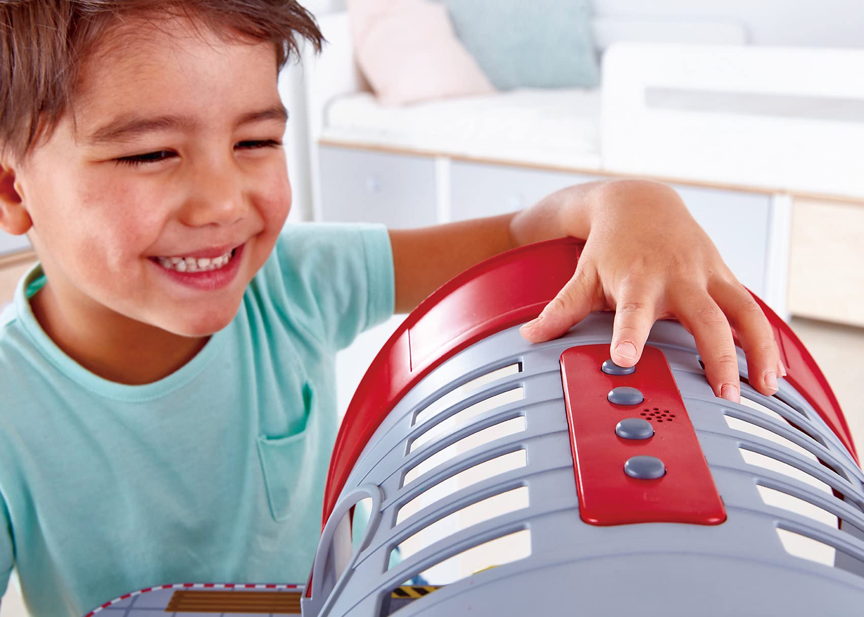 Jouet Hape Grande Gare Urbaine pour Circuit Train Bois - 45 Pièces - Compatible Circuits Traditionnels