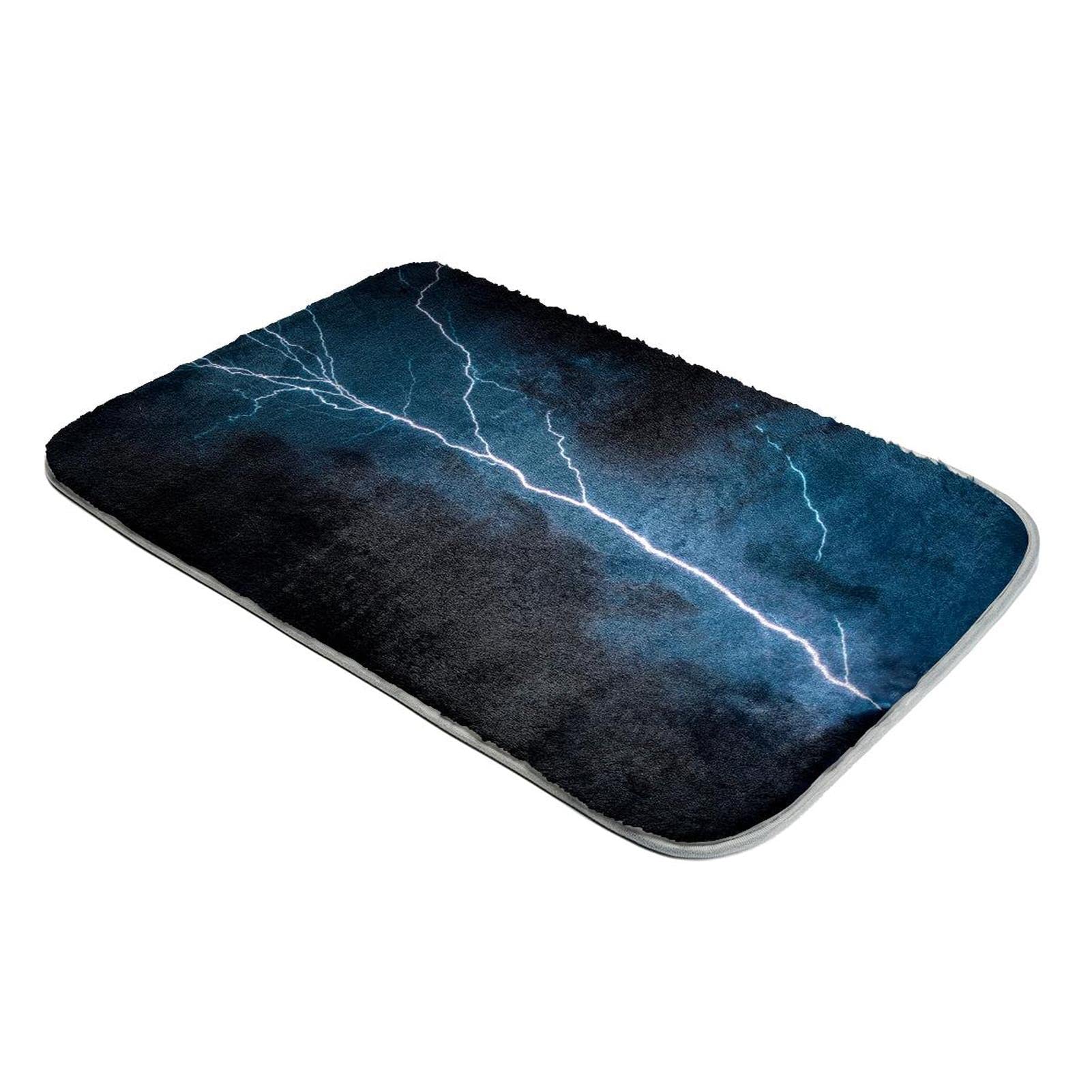 Tapis à poils longs en fausse fourrure noire pour réchauffer le sol du salon