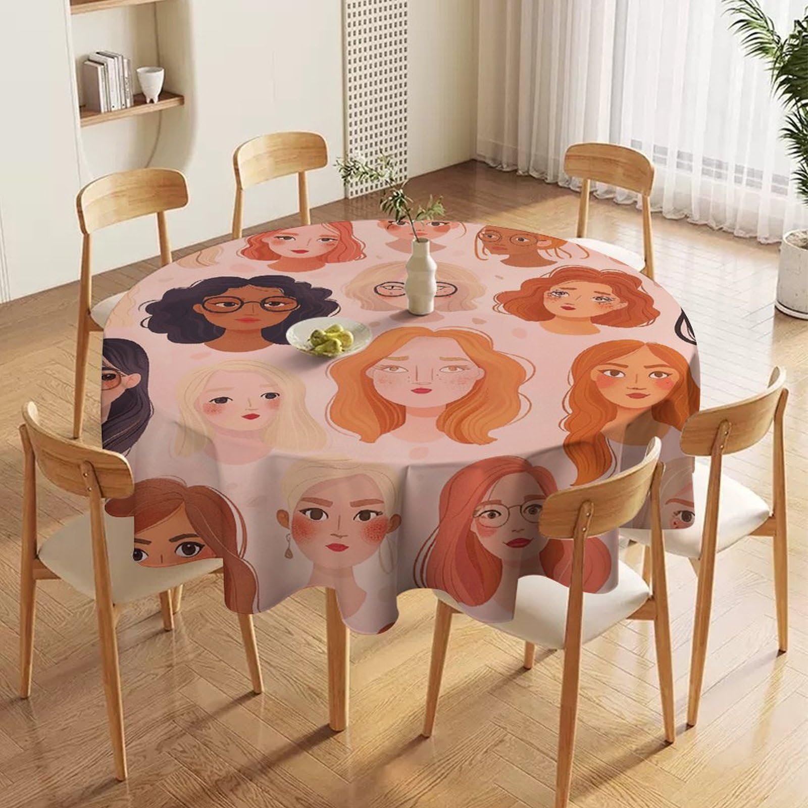 Nappe ronde avec motifs féminins pour une décoration de table de mariage réussie