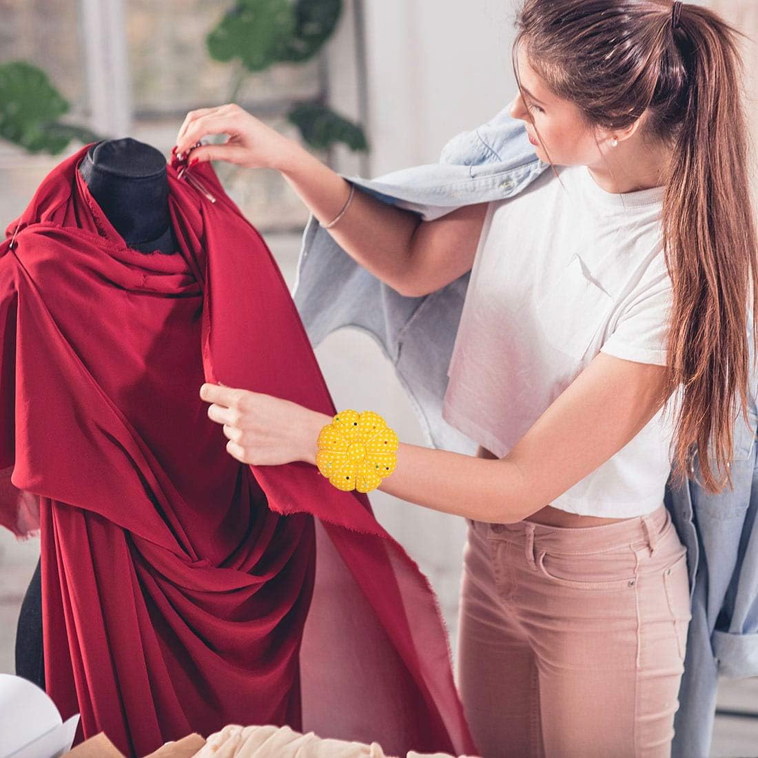 Rolybag Pin Cushions Wrist Pins Cushions with Elastic Strap Pumpkin Needle for Sewing Cushion Pincushions for Needlework or DIY Crafts(Yellow）