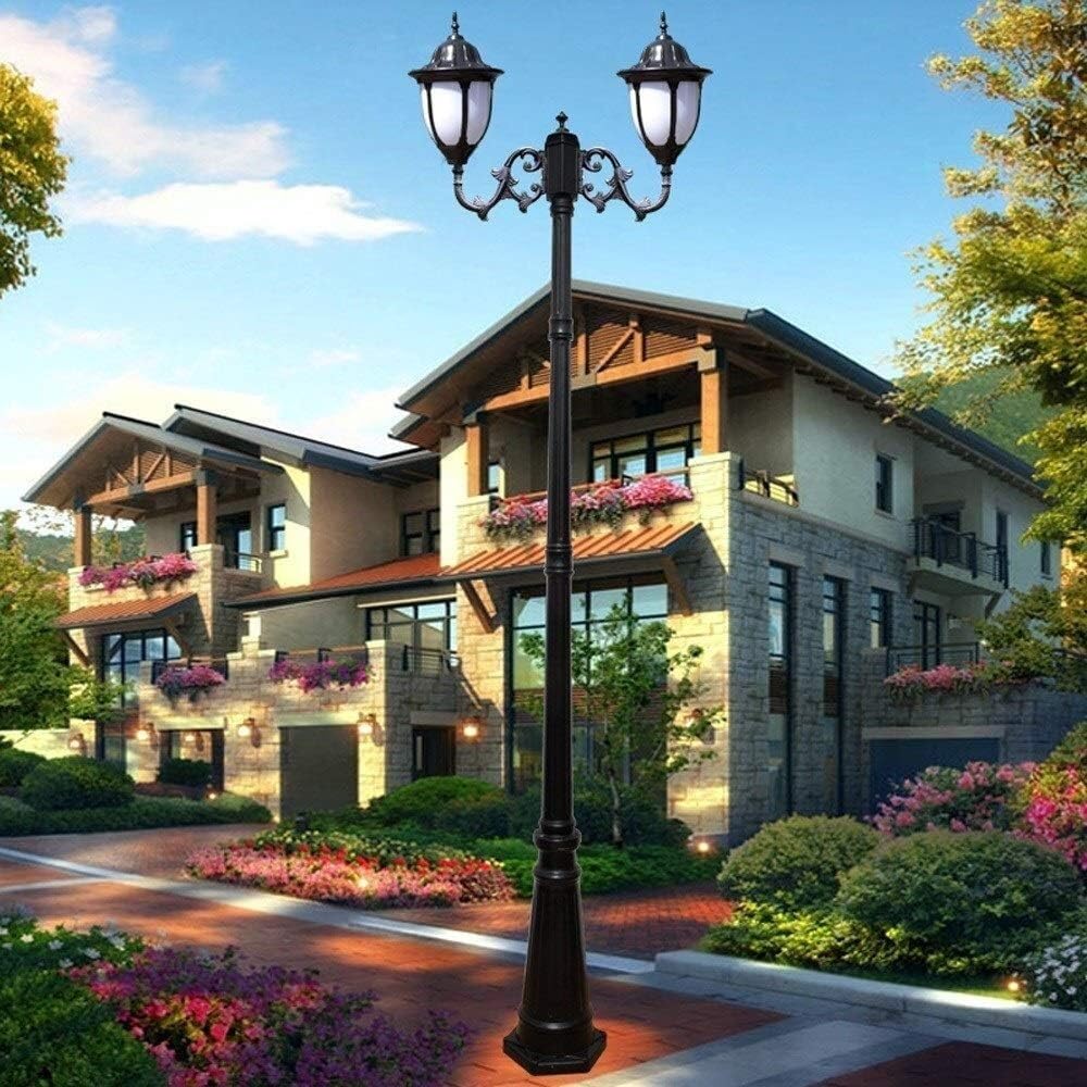 Lampadaire extérieur de villa pour illuminer votre jardin paysager