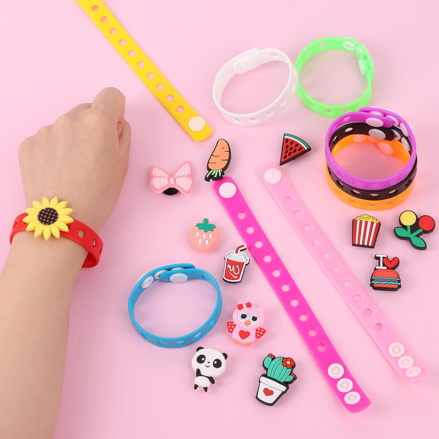 FOIMAS Silicone Charm Bracelets, 20pcs Rubber Bracelet with 20pcs Charms Adujustable Silicone Wristbands with Holes for Birthday Gift Home Decoration, 8 Inch