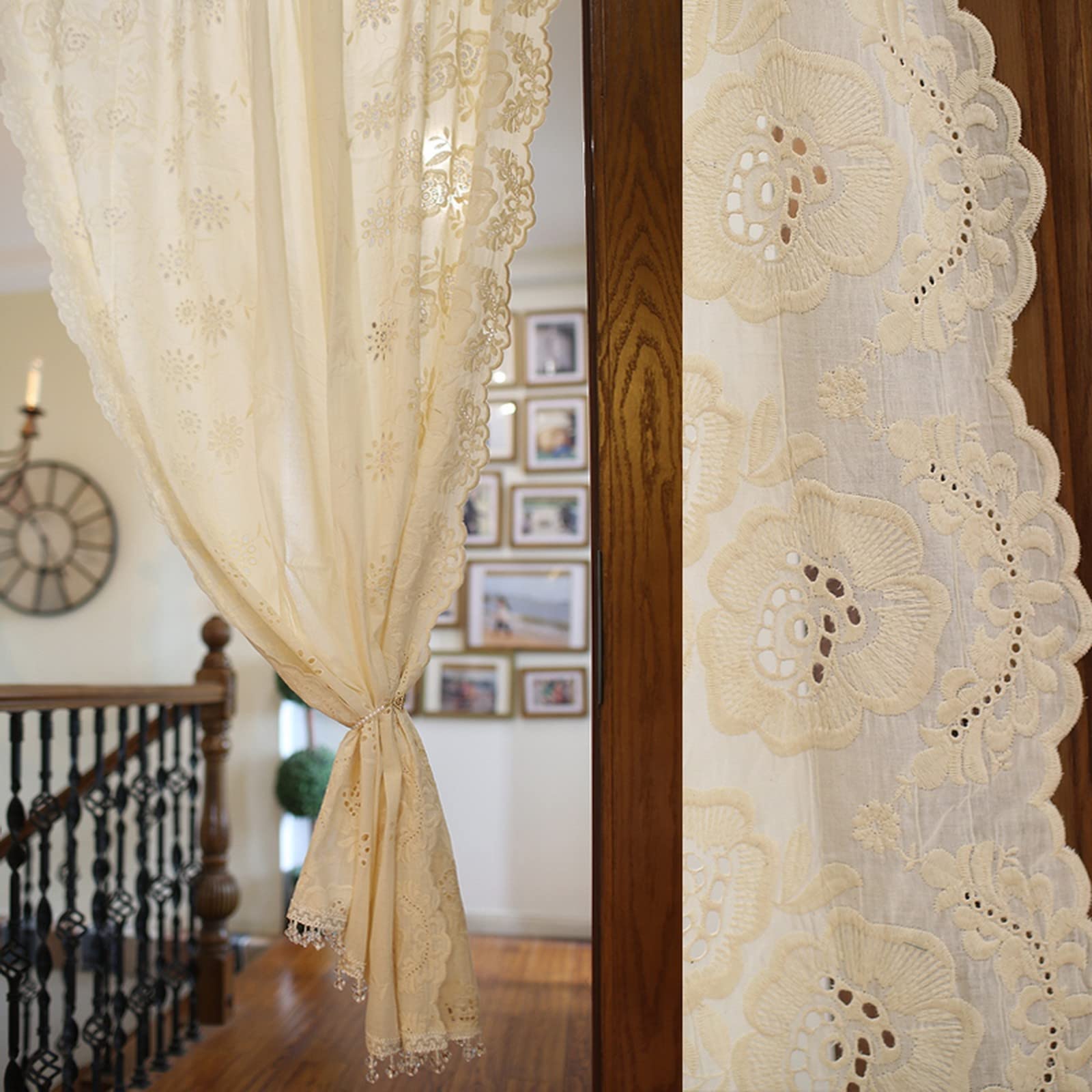 Rideau brise-bise broderie florale haut de gamme en coton naturel beige avec finitions pompons
