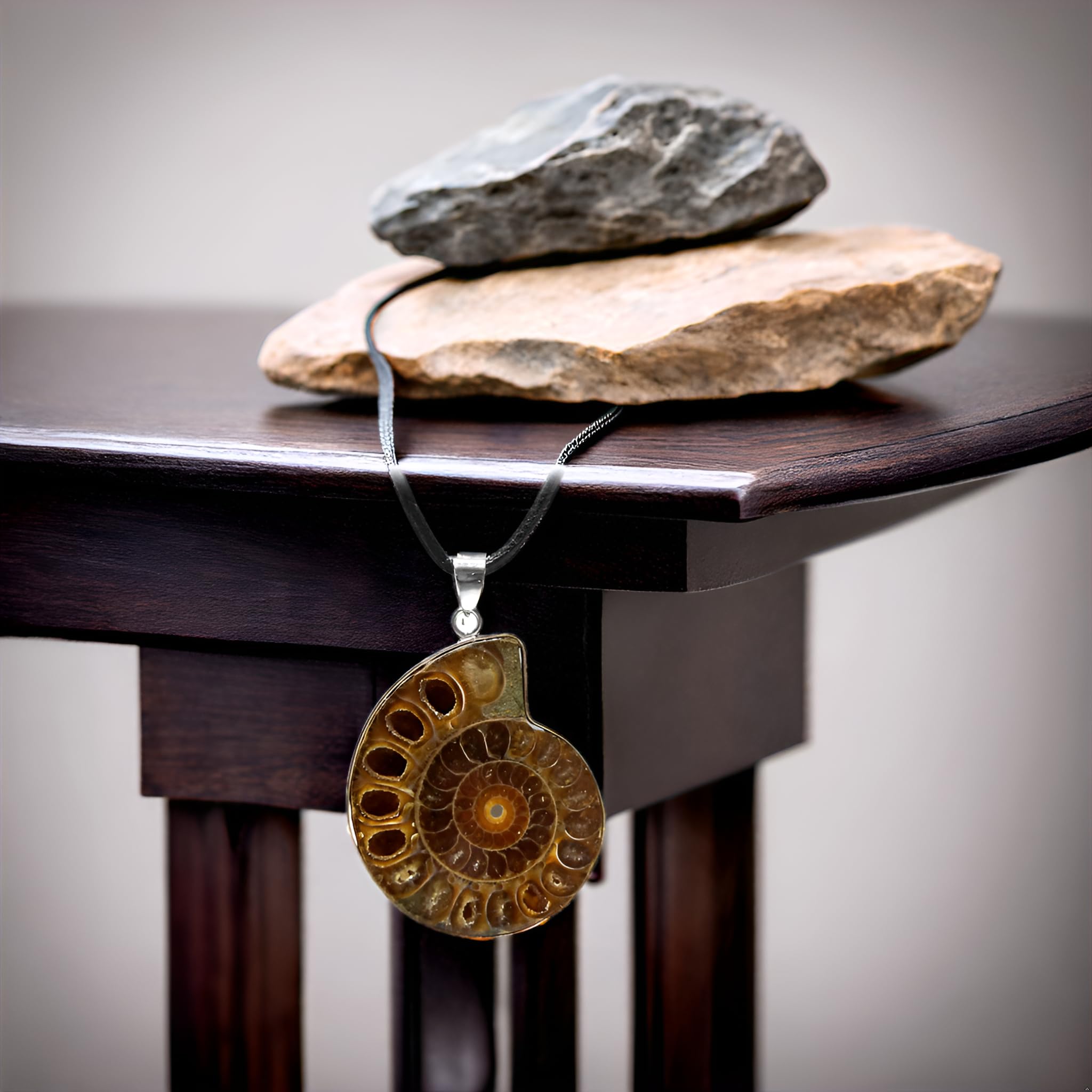 Regali Kaltner in pelle collana per uomo e donna con ciondolo in ammonite