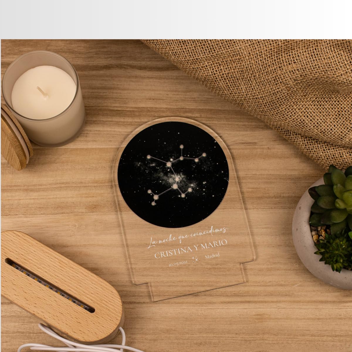 DEREGALOOS Lámpara LED personalizada mapa estelar. Lámparas personalizadas con constelación. Regalos originales signos del zodíaco. Regalos para parejas. (Acuario)