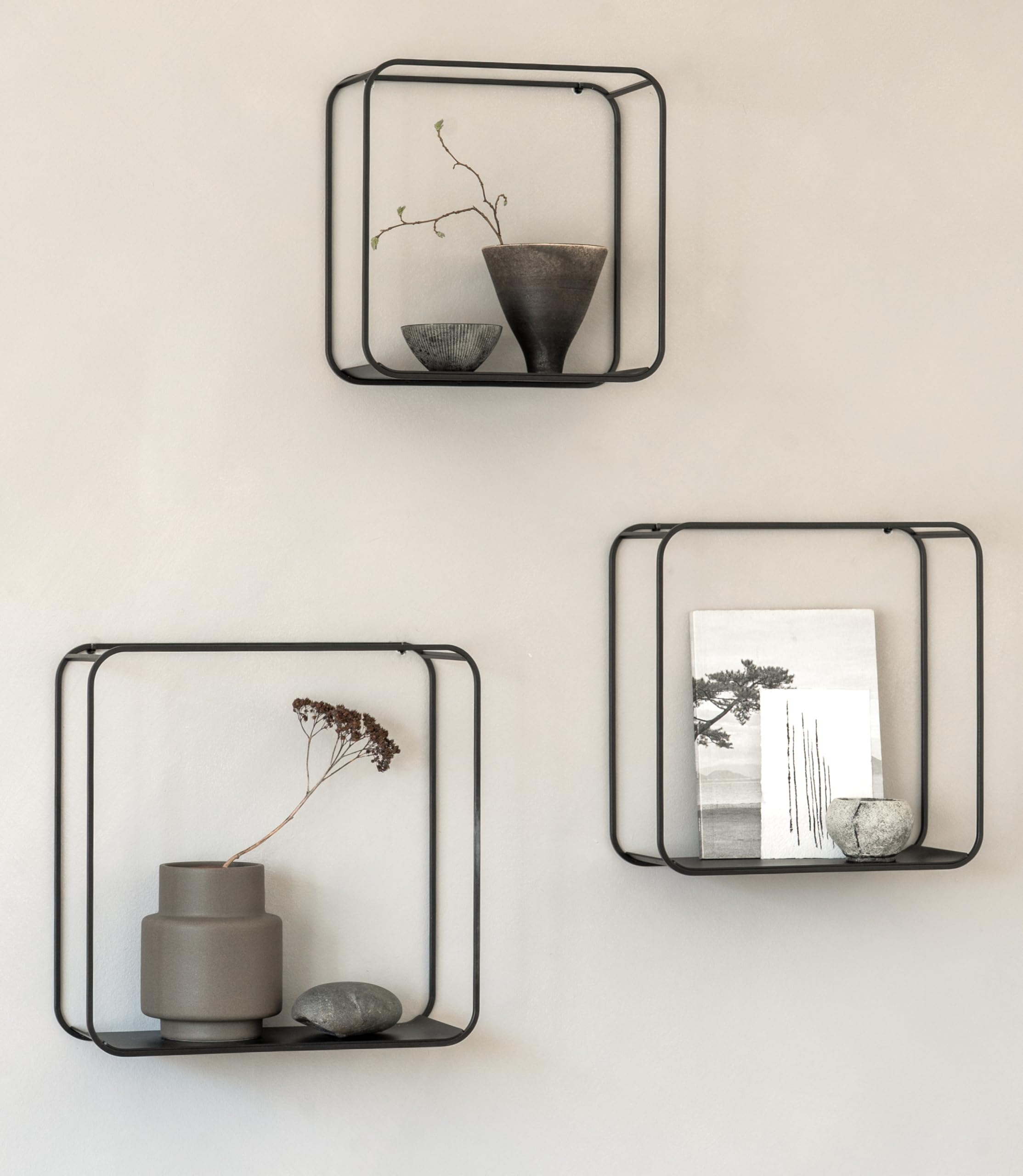 Kazai.® Set Estantería de Pared 'Noora' | 3 Baldas Flotantes de Metal con Diseño Moderno | Decoración y Almacenaje para Salón, Pasillo, Cocina o Dormitorio | Negro