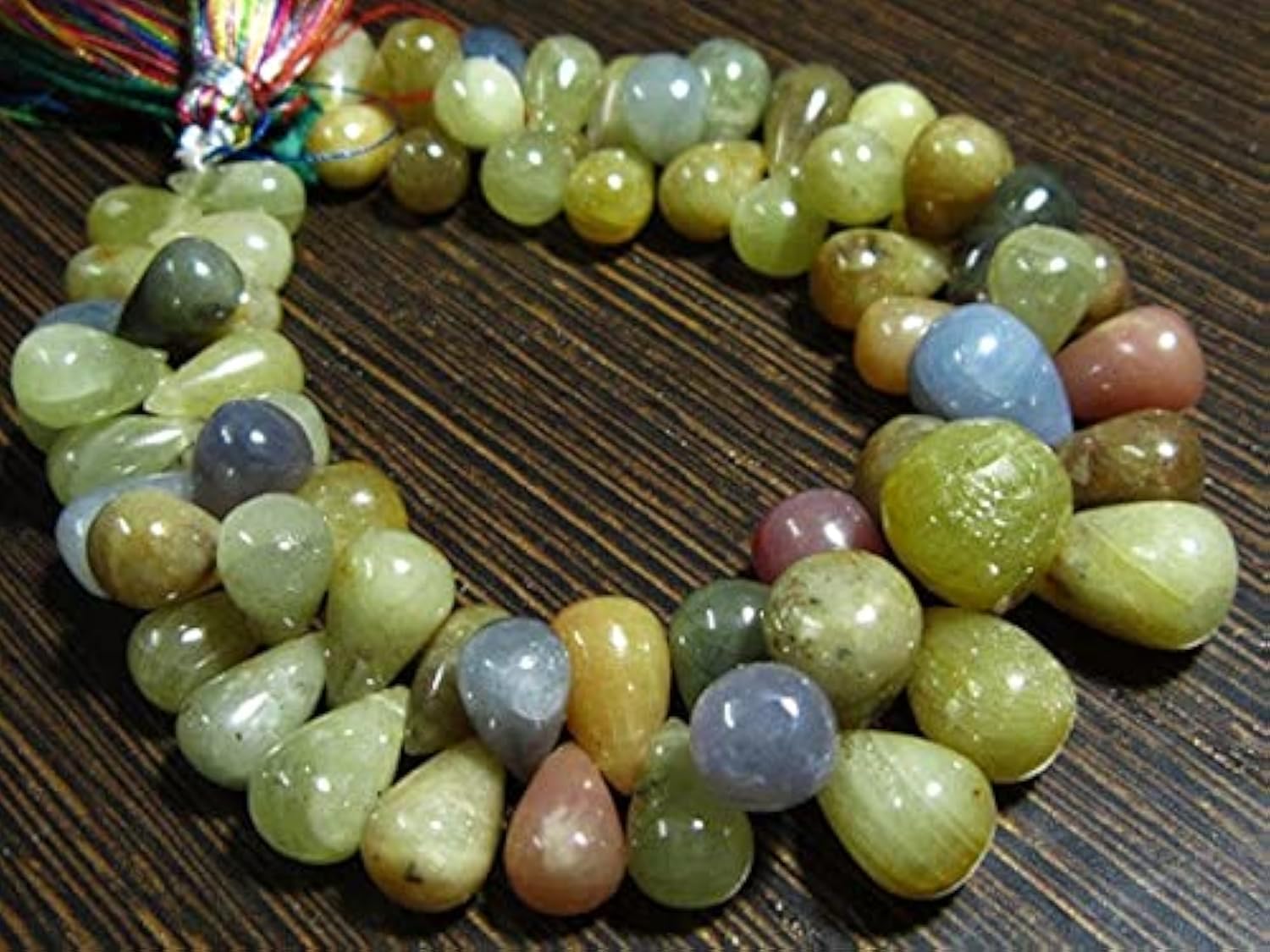Saphir d'Umba AA en grosses gouttes lisses de 369 carats pour joaillerie unique