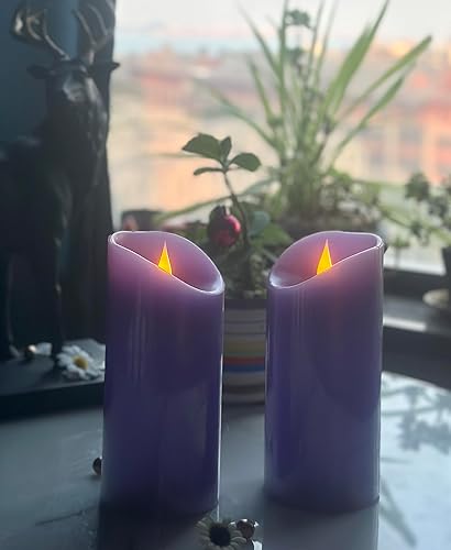 Miniatura 4 de adoria Juego de 2 velas grandes sin llama moradas, velas de pilar de cera real con aroma a lavanda realista, diámetro de 3.15 x 7 pulgadas, control