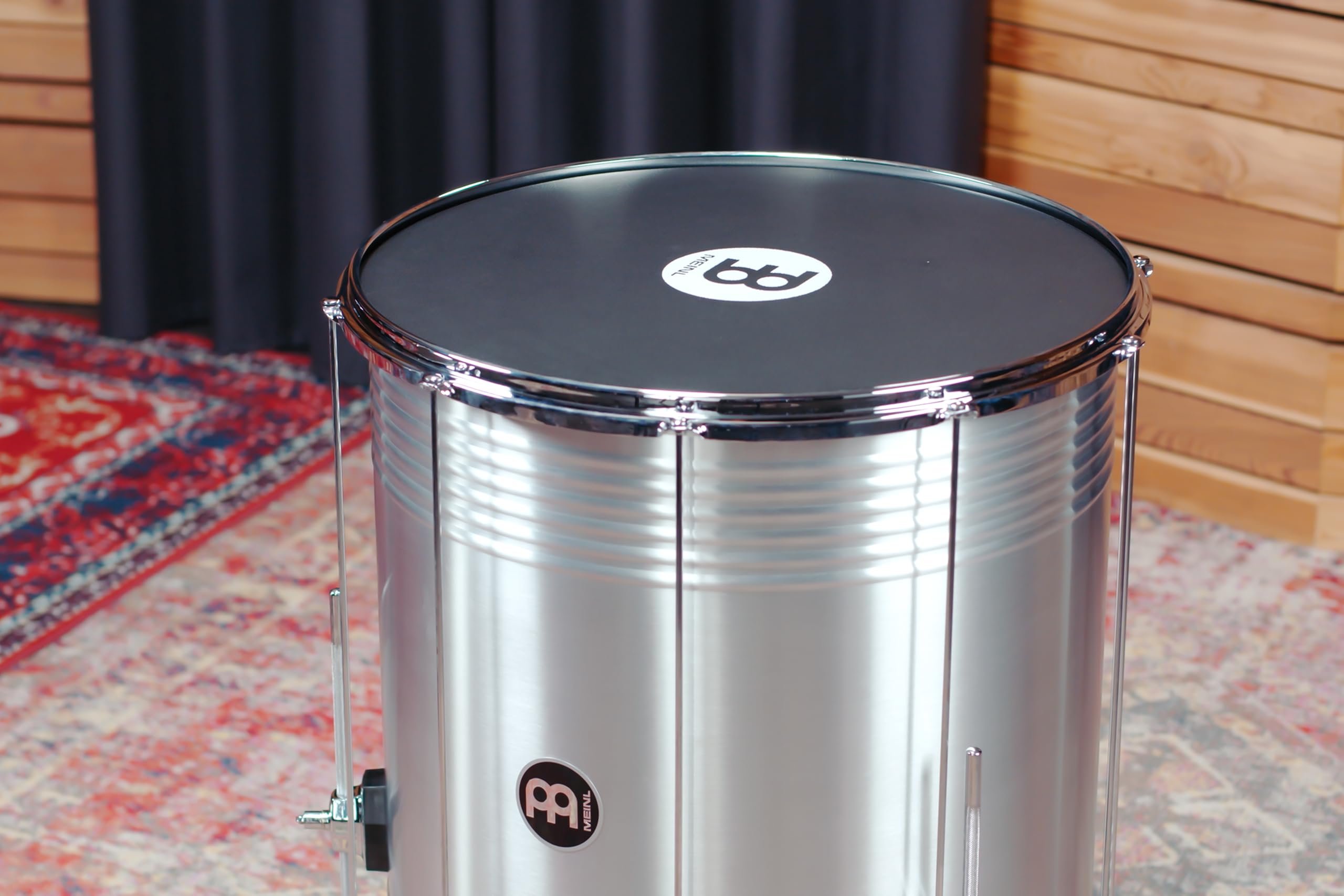 Meinl Percussion Traditional Aluminum Surdo – Tamburo Samba Molto Grande – Altezza Regolabile – 22-Pollici Diametro – 24-Pollici Altezza – Aluminum, Silver (SU22-L)