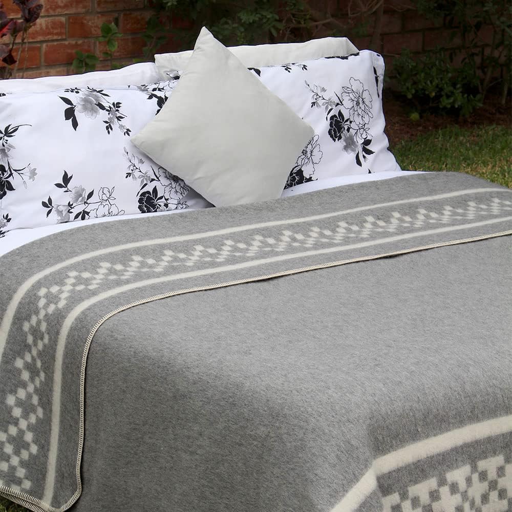 Inca Wall - Thick Alpaca Wool Blanket Heavyweight Alpaca Wool Blanket Camping Outdoors Indoors Soft Peruvian Alpaca Wool Blankets Twin Queen King Size New Ethnic Design (Soft Gray/Ivory, King) : Home & Kitchen