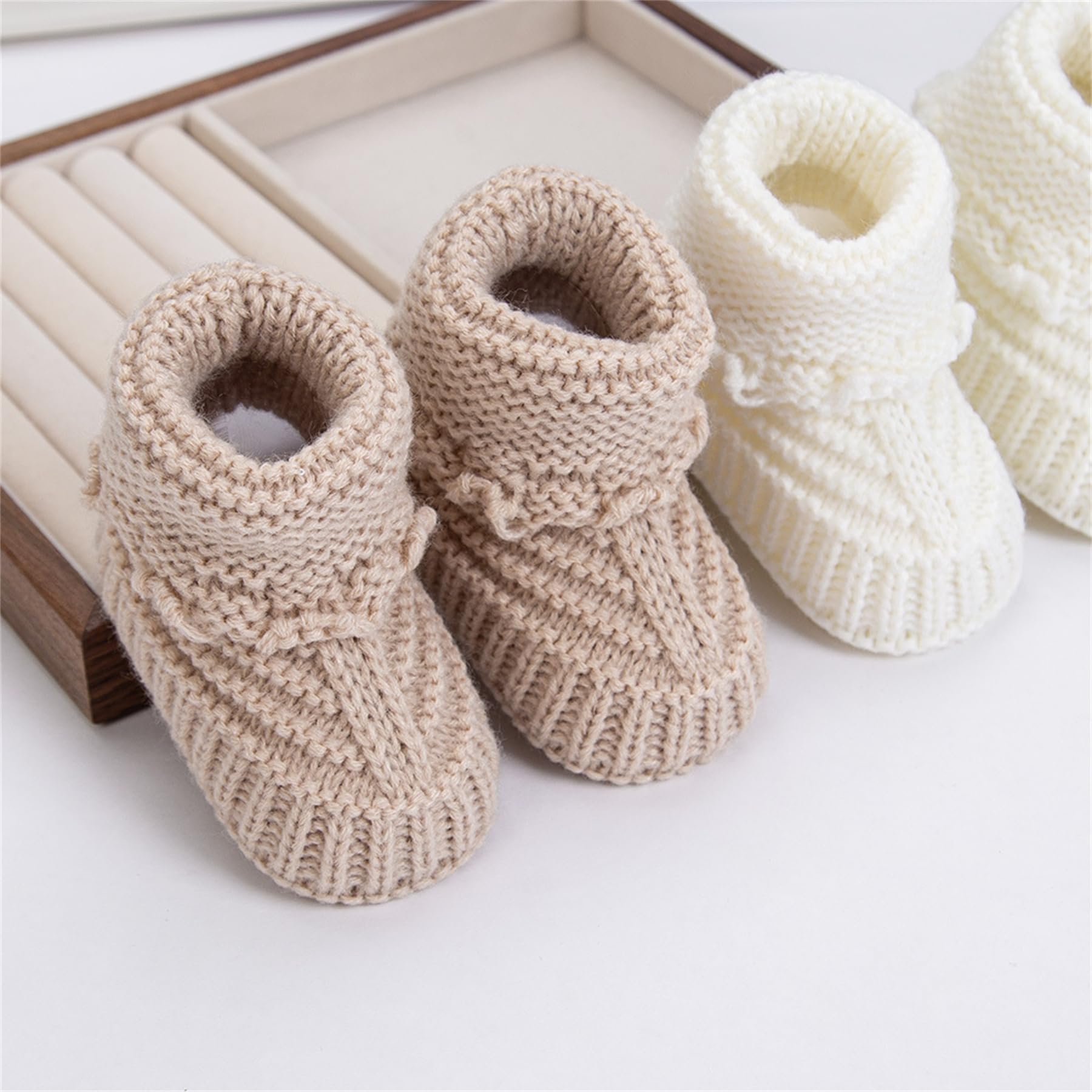 Botines para bebé, zapatos para caminar para recién nacido, botines de algodón de punto de ganchillo a mano, calcetines suaves y acogedores, zapatos de interior para bebé, 2 pares