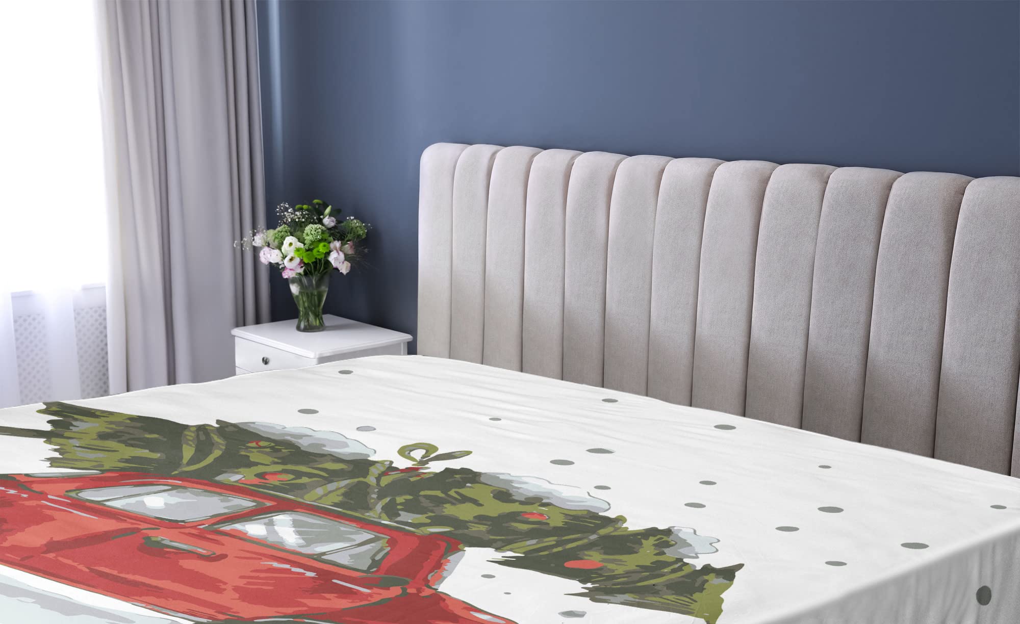 Ambesonne Christmas Fitted Sheet, Retro Style Car Xmas Tree Vintage Family Style Illustration Snowy Winter Art, Soft Decorative Fabric Bedding All-Round Elastic Pocket, Queen Size, Green Red