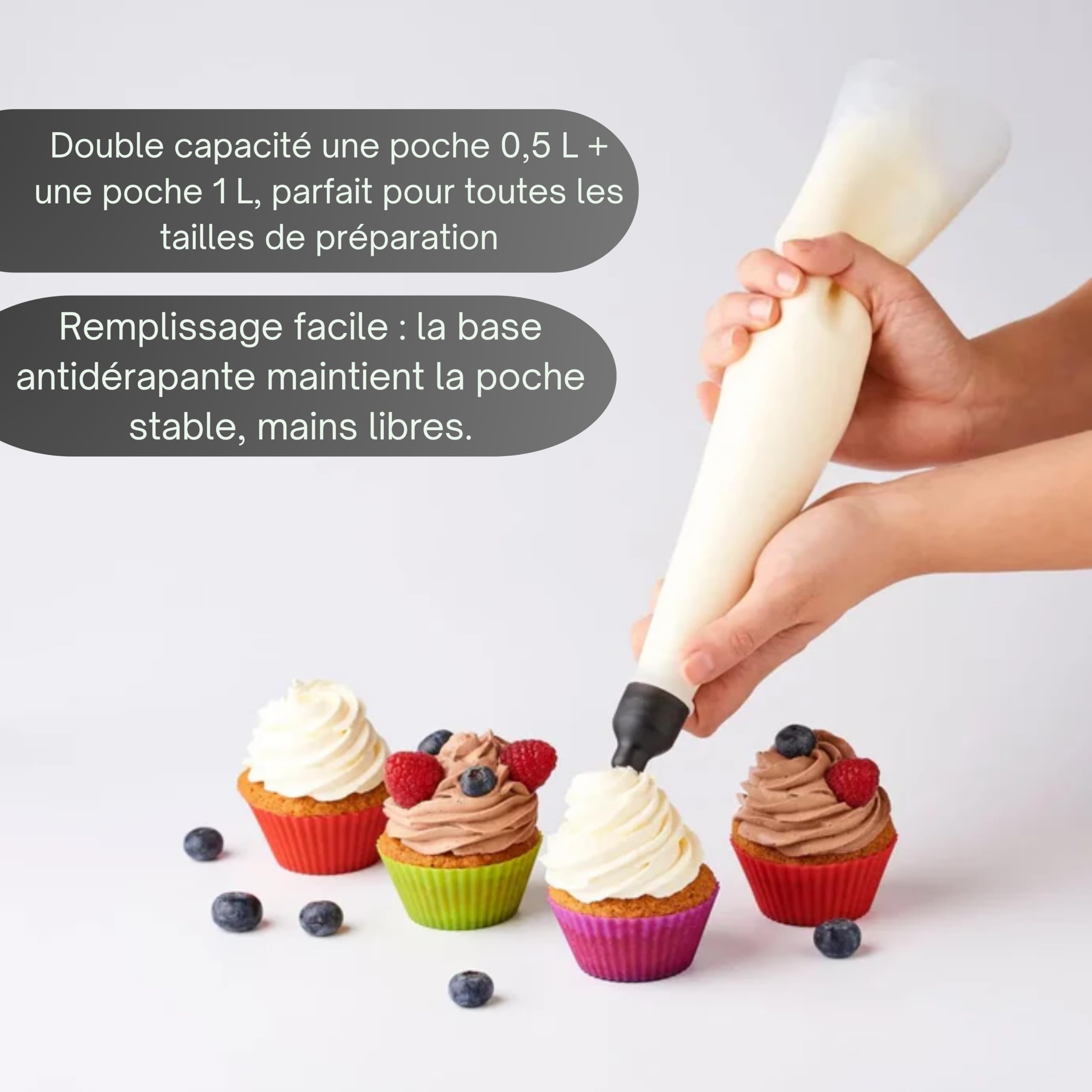 MASTRAD - Set 2 Poches à Douille Professionnelle Réutilisables + Support + Goupillon de Nettoyage - Cuisine Pâtisserie Desserts - Contenance 500ml et 1L - Sans BPA, Noir