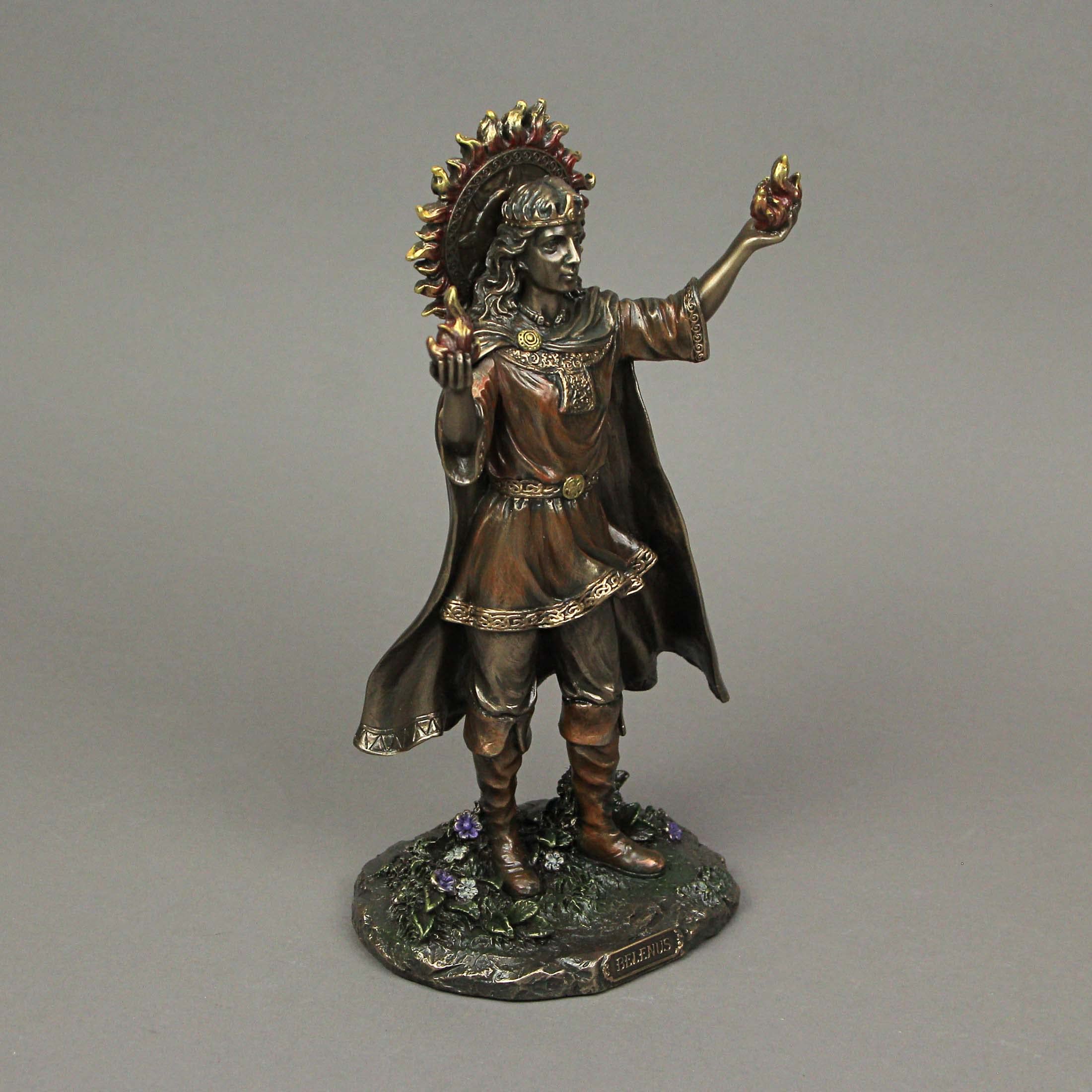 Veronese Design Figurine de déesse grecque de la magie avec ses chiens en résine coulée à froid 34 cm de haut