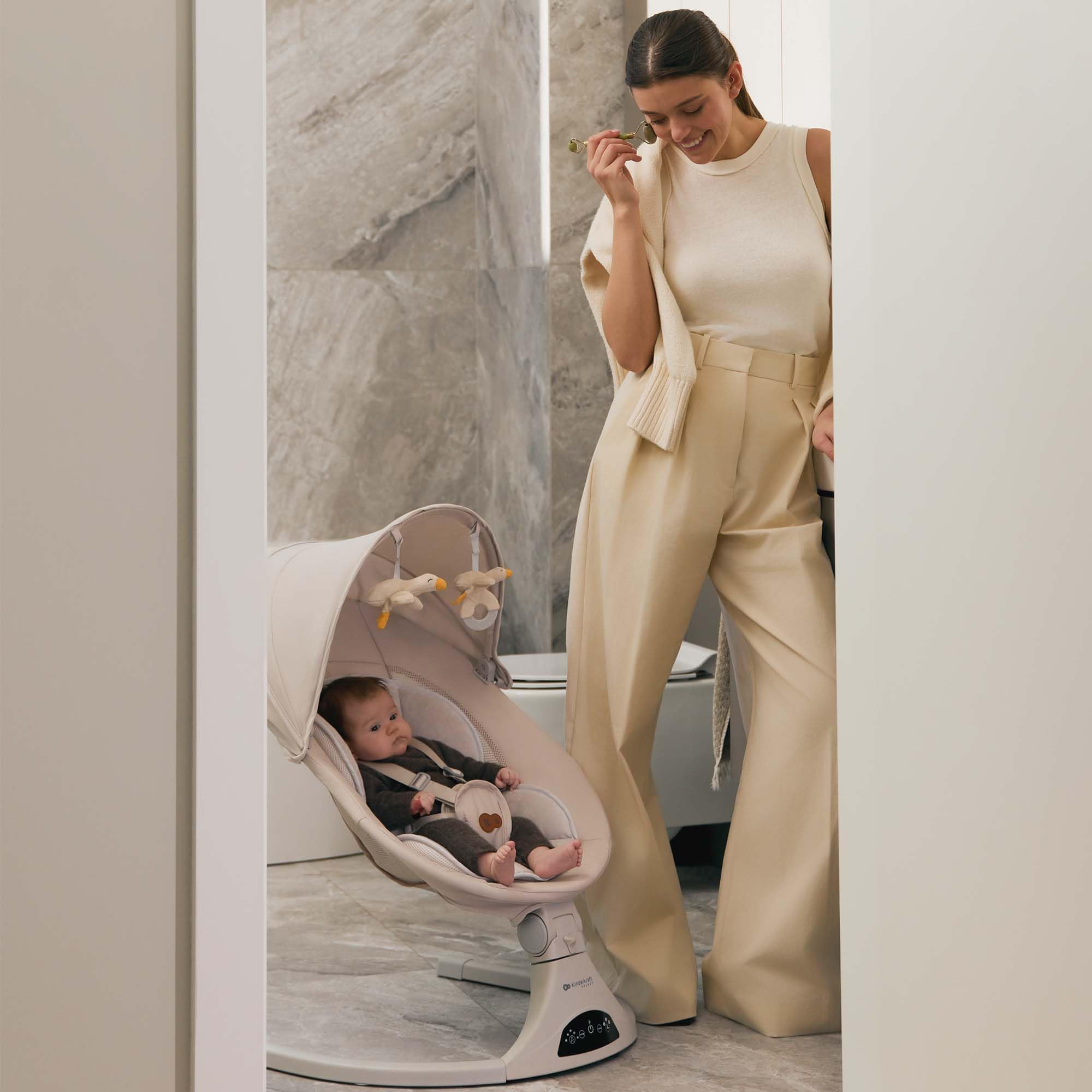 Kinderkraft TULSY Balancín eléctrico para bebé, 5 niveles de intensidad, silla saltante para bebés, 12 melodías preestablecidas, juguetes desmontables, ajustable, ligero, Bluetooth y USB, arnés de 5