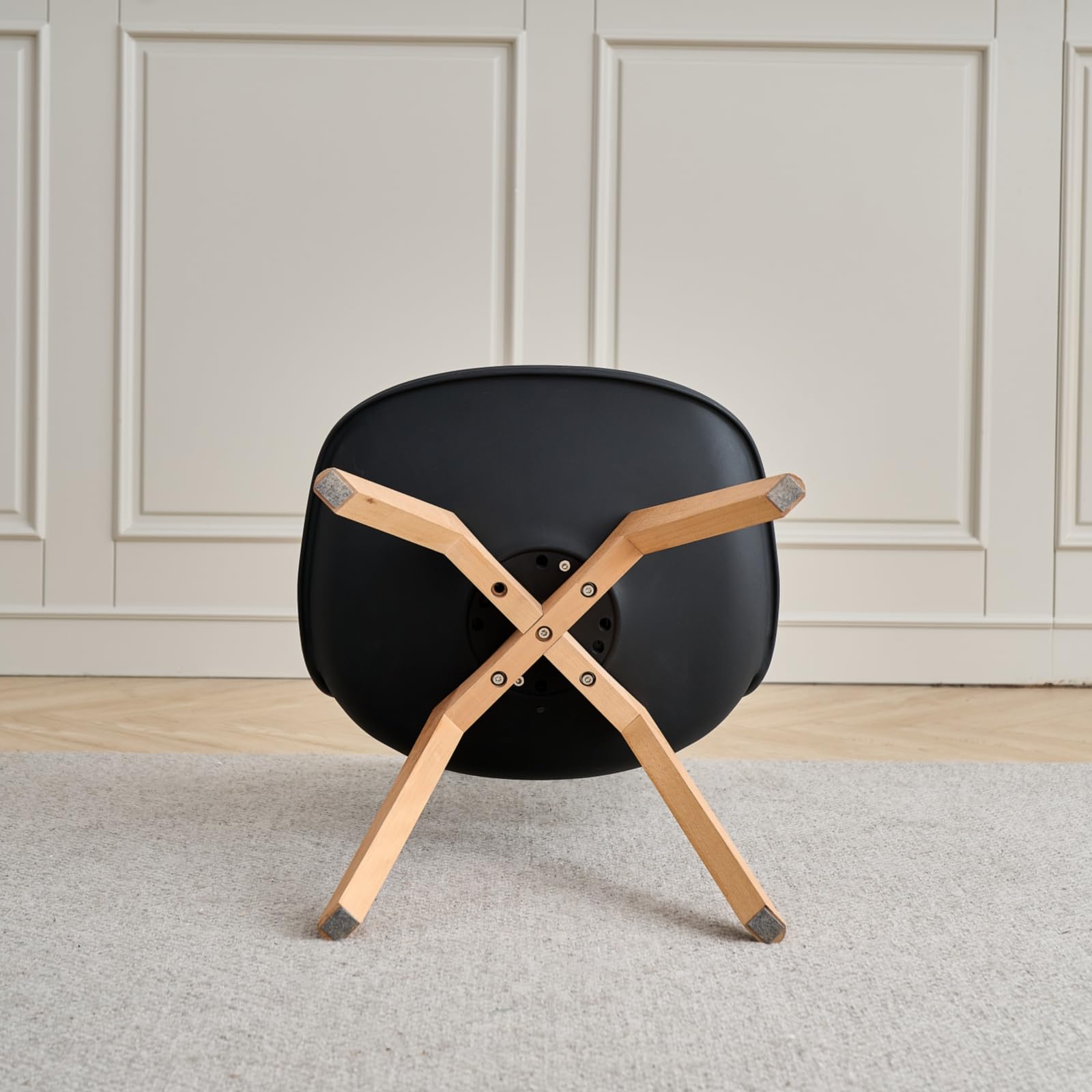 GrandCA HOME Set Tavolo e Sedie da Pranzo, Tavolo da Pranzo Rettangolare da 140 cm, 4 Sedie in Polipropilene a Rete, Adatto per Cucina, Sala da Pranzo e Soggiorno - Legno Scuro + Nero