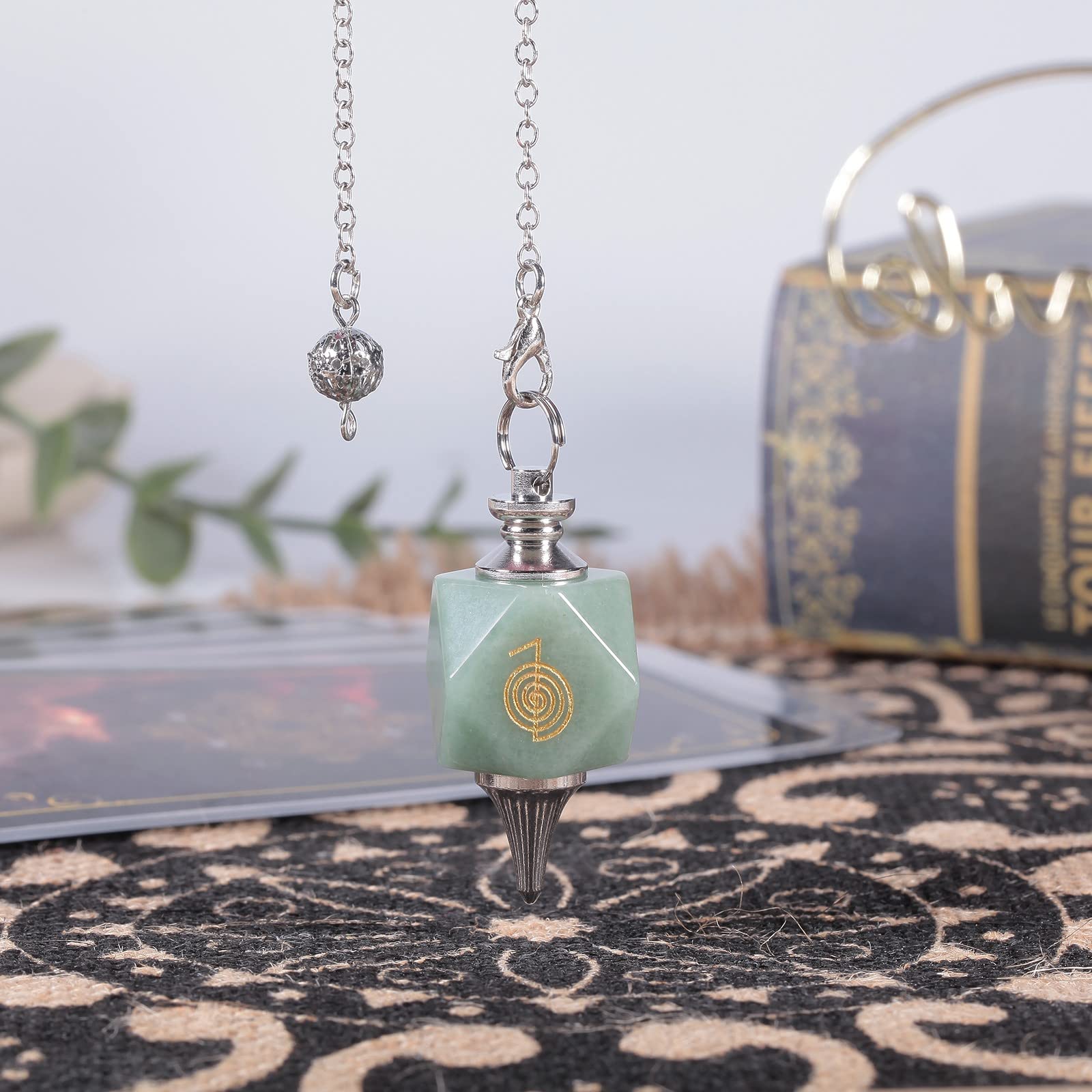 Mookaitedecor - Péndulo de cristal natural con símbolo reiki para radiestesia y adivinación, péndulo poliédrico de piedra de cristal reiki con cadena para meditación y herramienta wicca, Aventurina