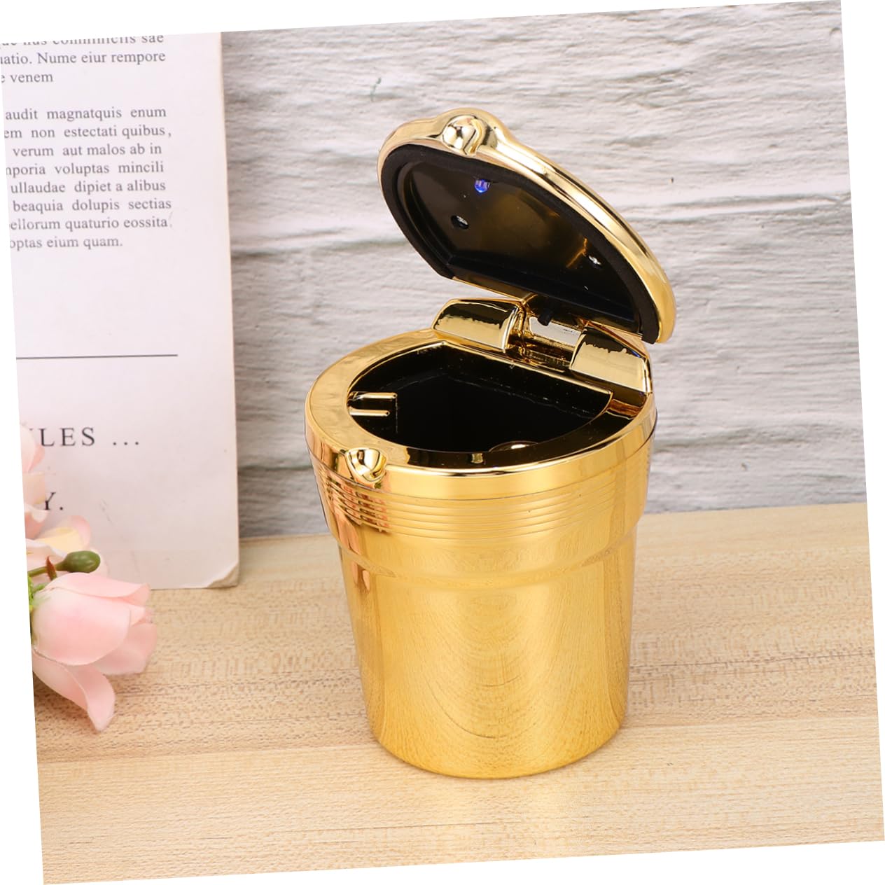 Cendrier Voiture Avec éclairage LED - Compatible Porte-gobelet, Couvercle Anti-odeur, Métal Et ABS - Noir