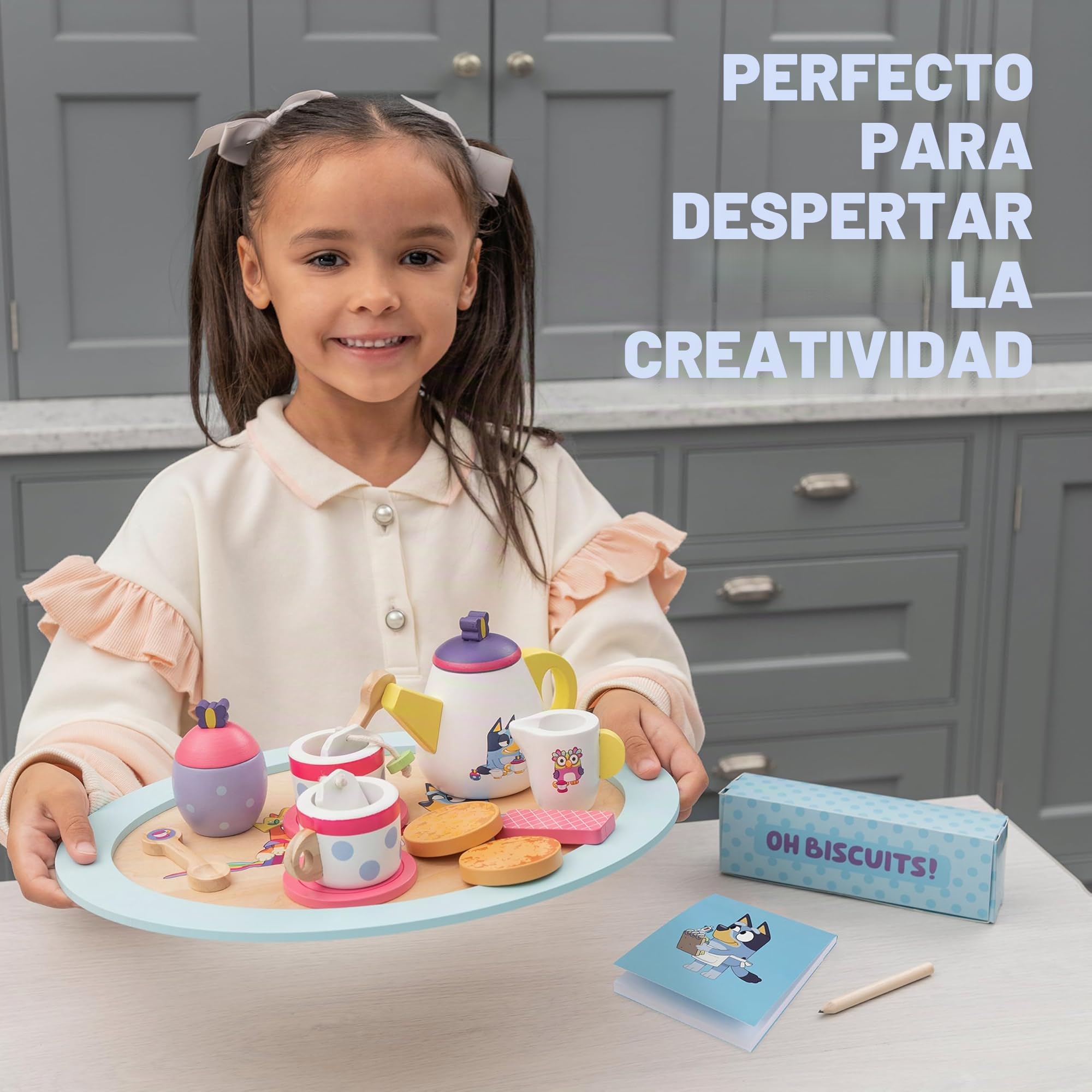 BLUEY Tea Party Set – Juego de simulación de Madera de 18 Piezas con Bandeja, Tetera, Tazas de té, Galletas y Bloc de Notas para niños de 3 años en adelante – Diversión imaginativa y Juegos de