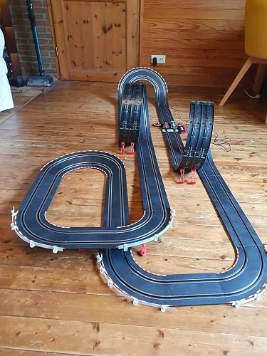 Carrera Up To Speed – Circuit De Formule 1 2022 – Mercedes Hamilton Vs Ferrari Sainz – Échelle 1/43 – 8,9 Mètres – 2 Loopings – Dès 6 Ans