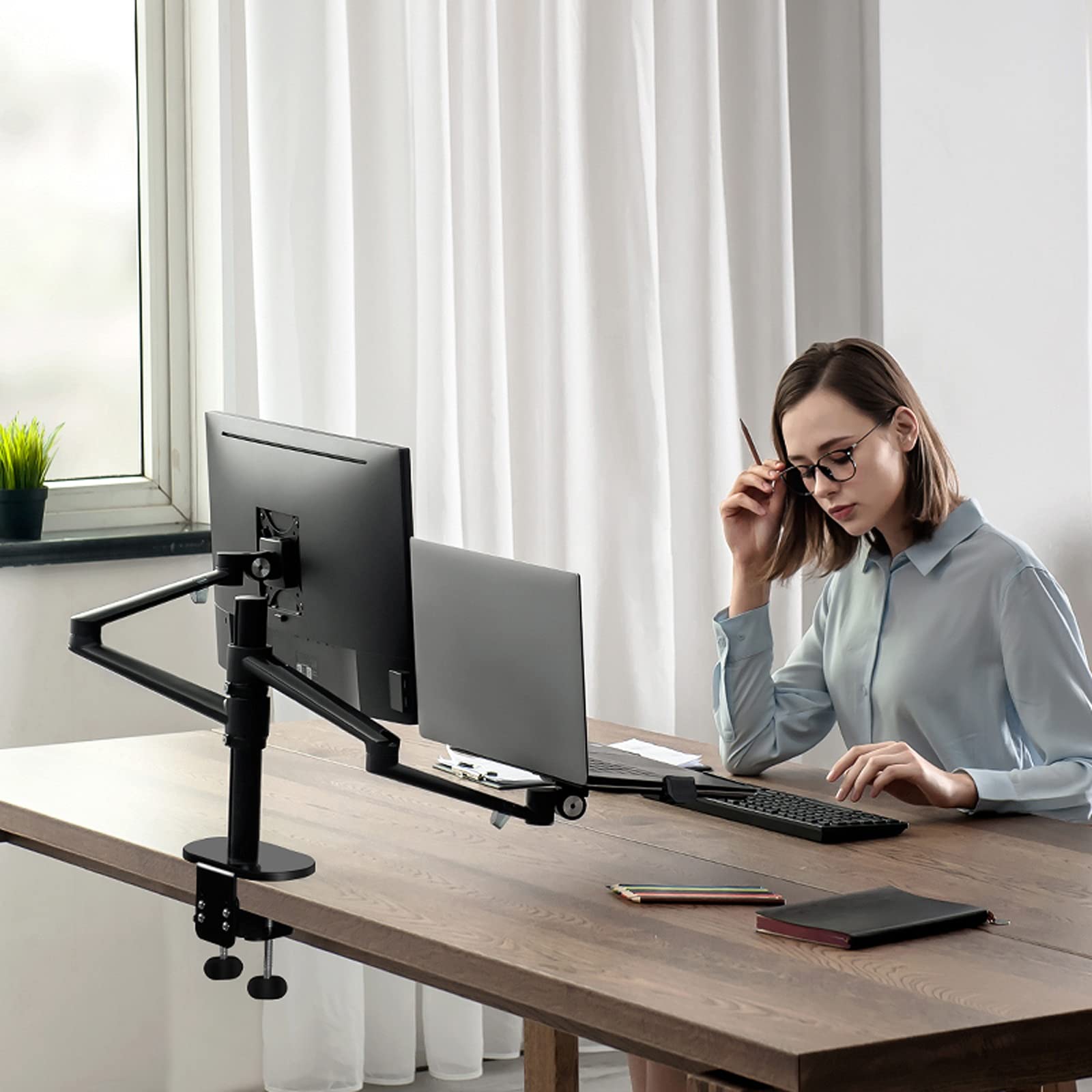 Monitor-Arm Supporto da scrivania a Doppio Braccio Regolabile per Monitor LCD e Supporto per Laptop Supporto per Braccio Singolo da scrivania per schermi da 17"-32", Vassoio extr,Silver