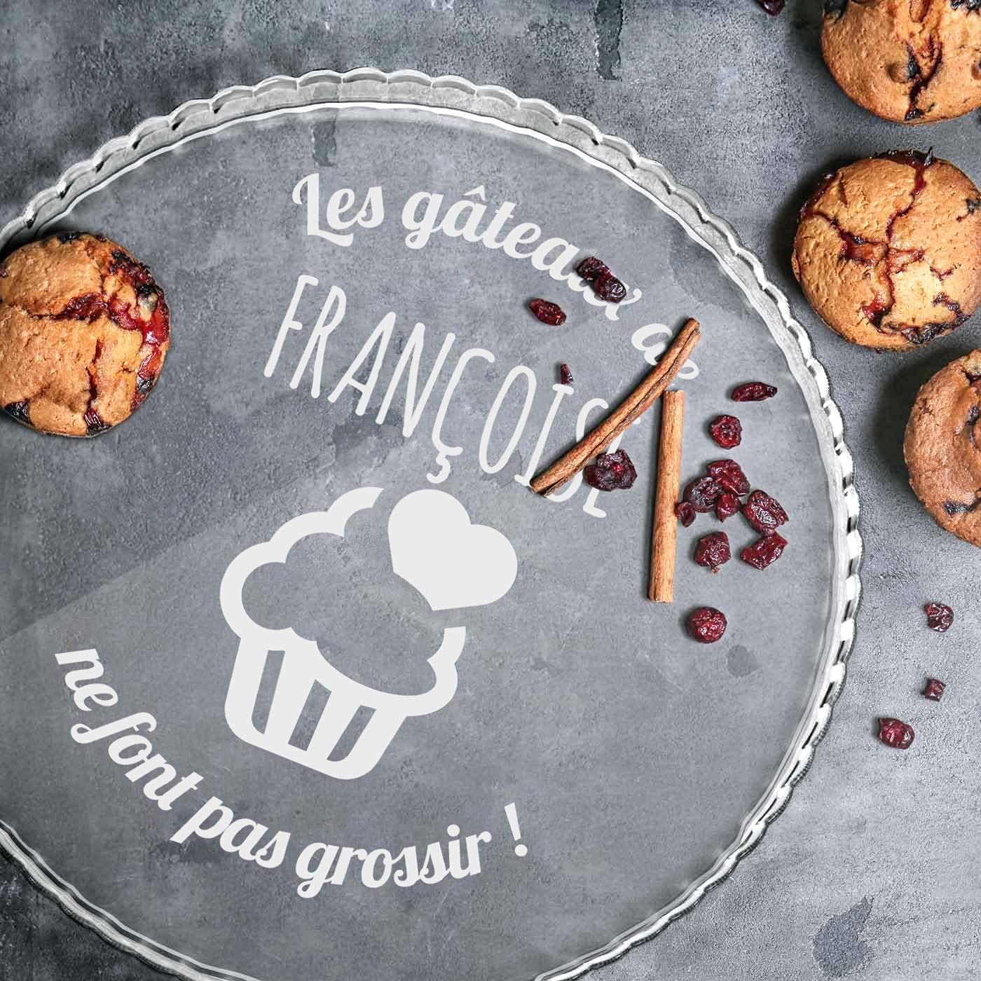 MAVERTON Plat à gâteau Rond avec Gravure - en Verre - Personnalisé - Idée Cadeau pour Un Fan de Cuisine ou pour Un Gourmand - Cadeau pour Femme - Muffin