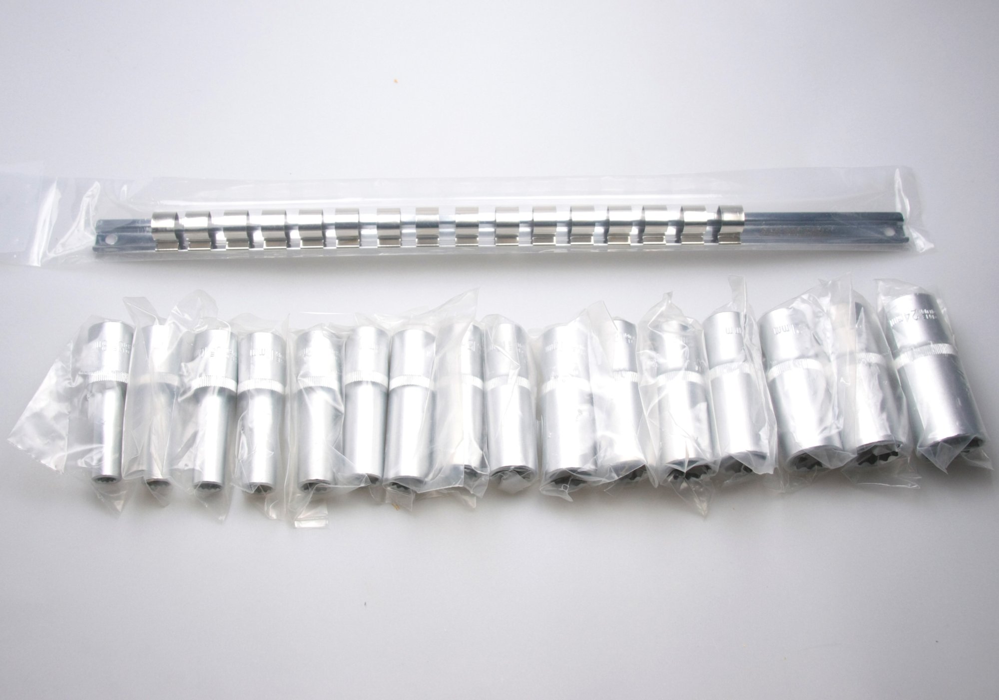 Jeu de 16 Douilles Longues à 12 Pans, Clé à Douille en Acier Chrome-Vanadium pour Écrou à Denture Multiple 8-24 mm