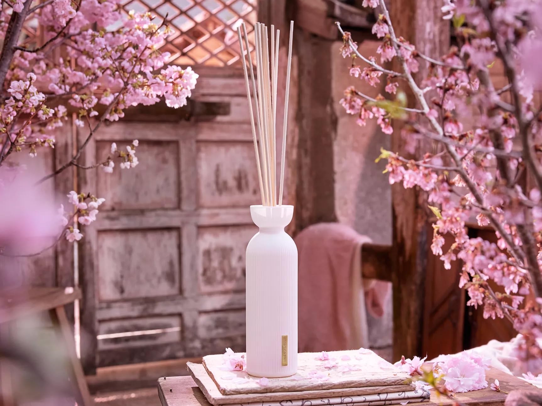 The Ritual of Sakura duże pałeczki zapachowe do pomieszczeń, 250 ml