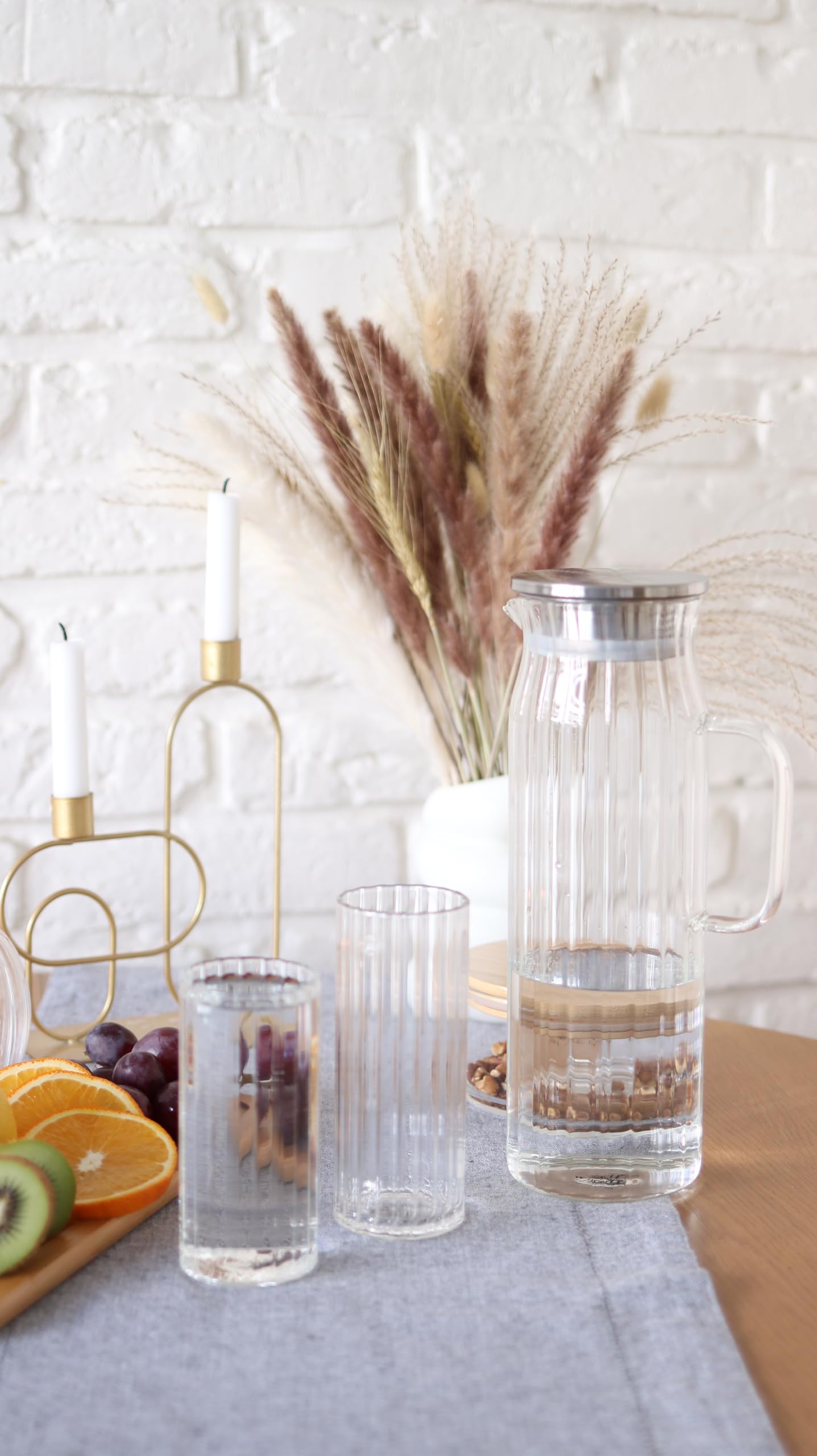 Wilmax | Glaskaraffe 1,5L mit 6 Wassergläser 300ml im Set | Deckel aus Edelstahl | Wasserkaraffe aus geriffeltem Glas | Wasserkrug für Saft, Wasser, Eistee, Milch | Glaskaraffe | Wasserkanne