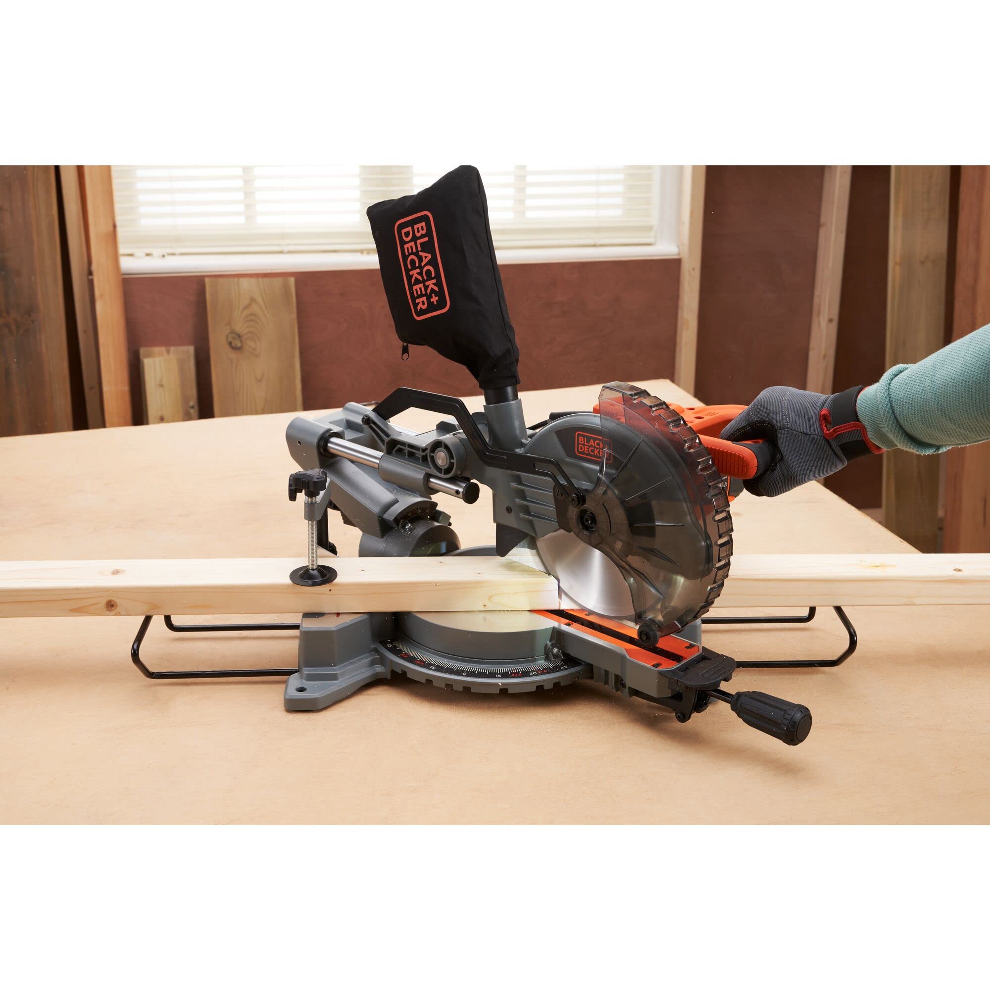 BLACK+DECKER BES701-QS Pilarka 1500 W do cięcia ukośnego 220 mm