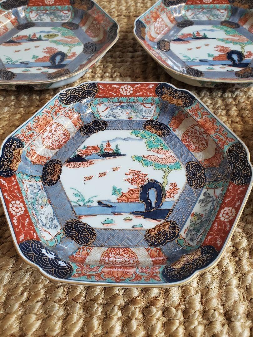 九谷焼　虚空蔵窯（石川県能美市）緑地に椿柄　角皿　縦約21.5cm　横約34cm Kutani焼き 虚空蔵窯（石川県能美市）緑地に椿柄 角皿 縦約21.5cm 横約