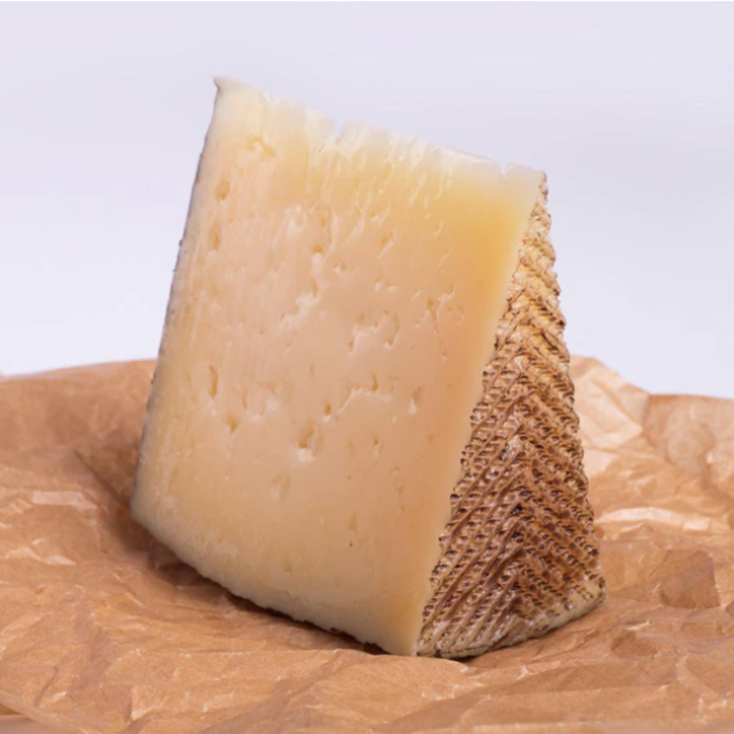 QUESO MEZCLA CURADO VIEJO ARTESANO "QUEJARA" Sabor persistente y suave al paladar, aroma sensiblemente intenso.