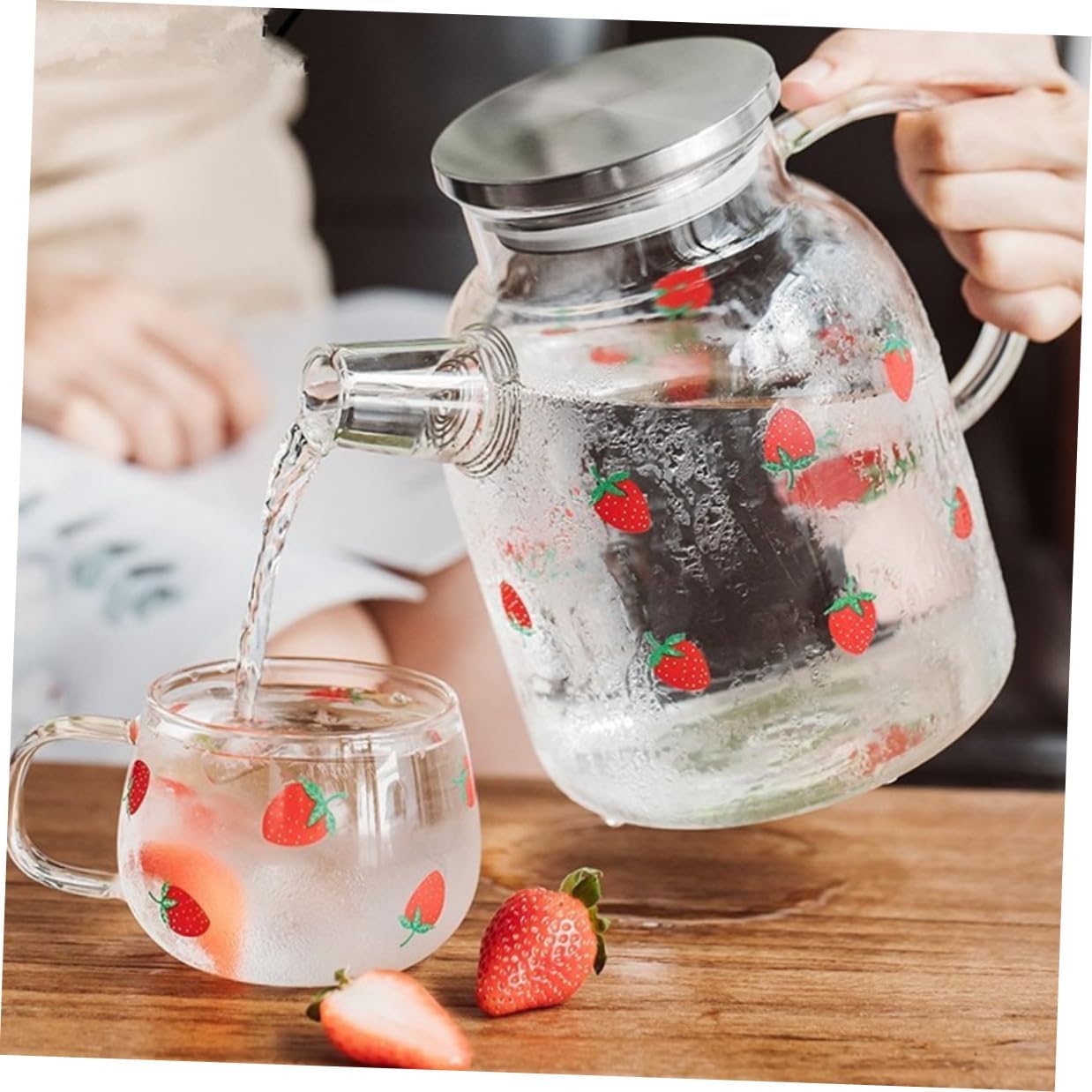 Strawberry Glass Water Pitcher Set 1.6l Borosilicate Cold Water Carafe with Handle Cup for Home Dining and Beverage Serving