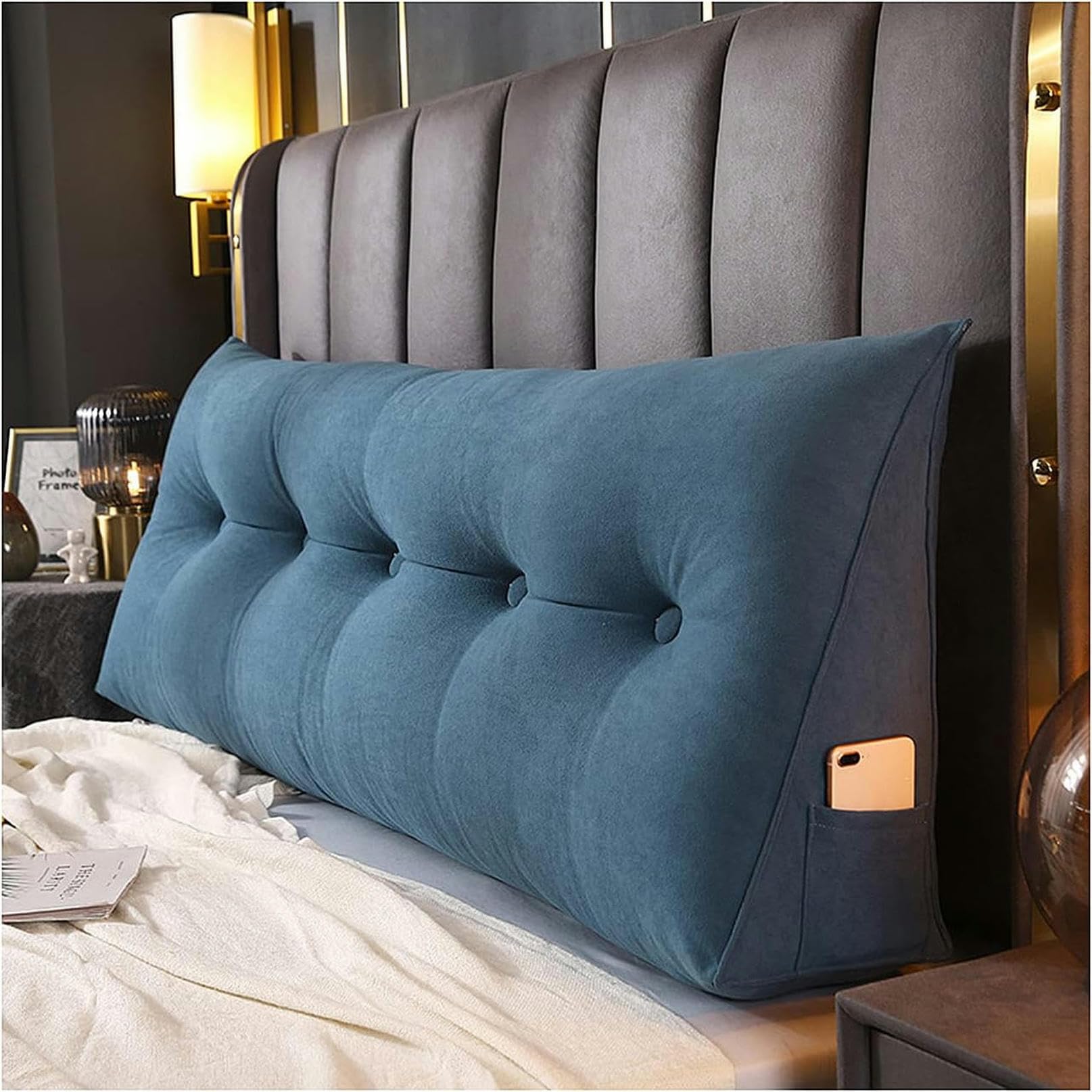 Oreiller de lit triangulaire idéal pour lire confortablement installé dans son lit