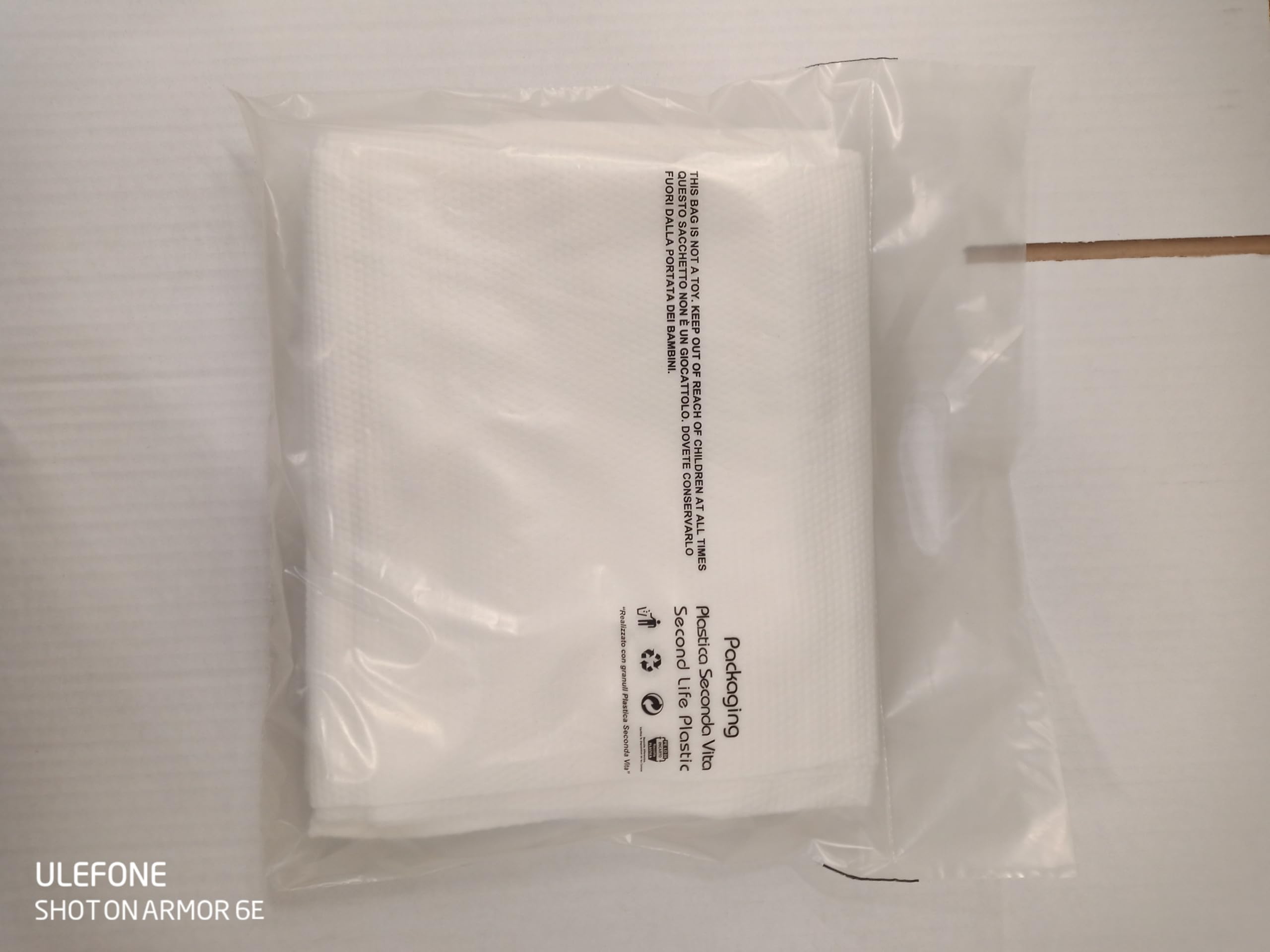 4 Teli Doccia Monouso Formato Famiglia Utili In Viaggio Vacanza e Sport In Morbida Viscosa Ecologica E Biodegradabile 100% Ecofriendly Riutilizzabile Assorbente e Resistente Cm 80 x 160 Made In Italy