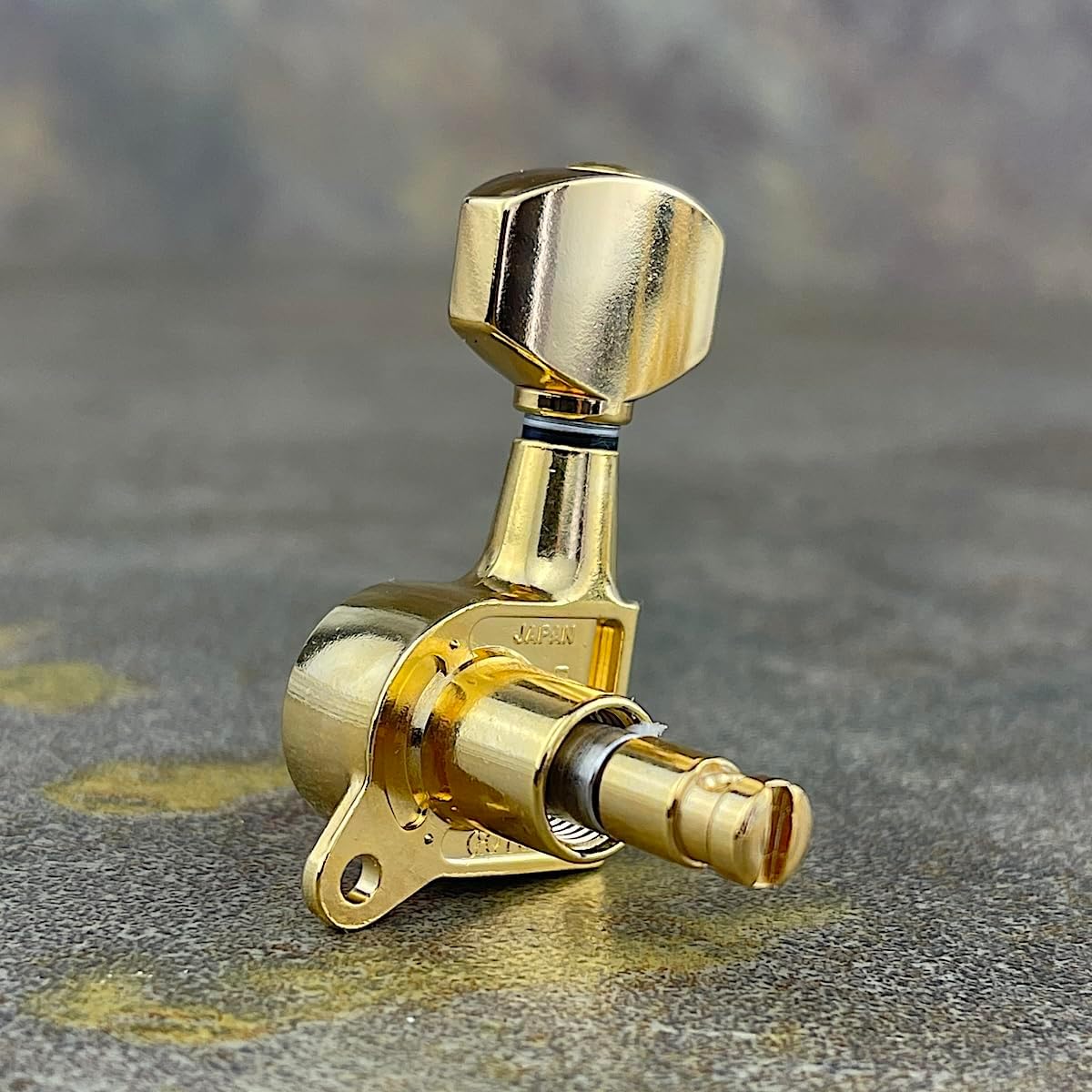 Gotoh Locking Tuners - Schaller Type - 3 Per Side Gold 07102GYX