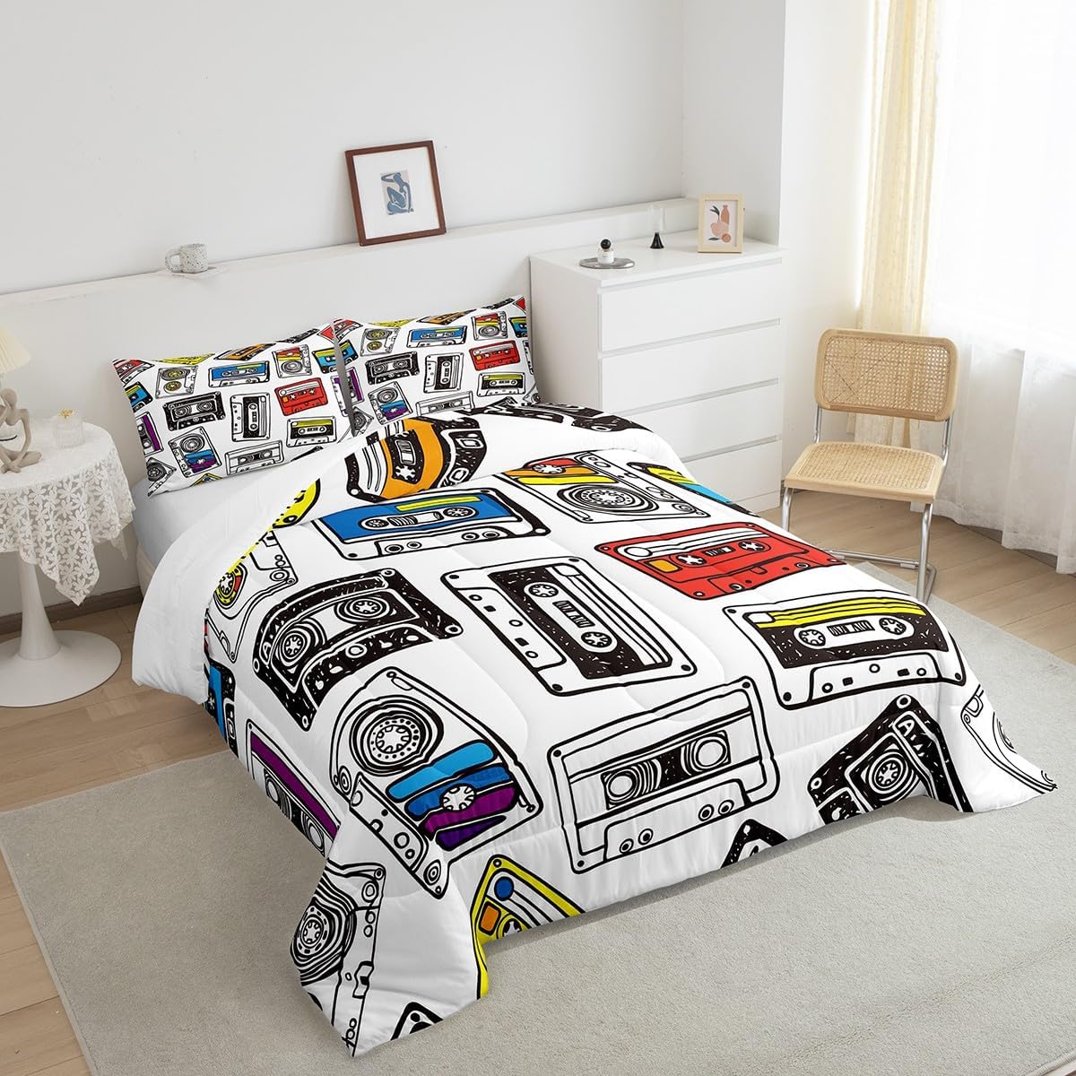 Vintage Old Fashion Comforter Set Queen Retro Audio Cassette Bedding Set, Colorful Music Record Player Duvet Insert Red Black White Cassette Tape Down Comforter, 70s 80s Party Bedding Comforter Sets