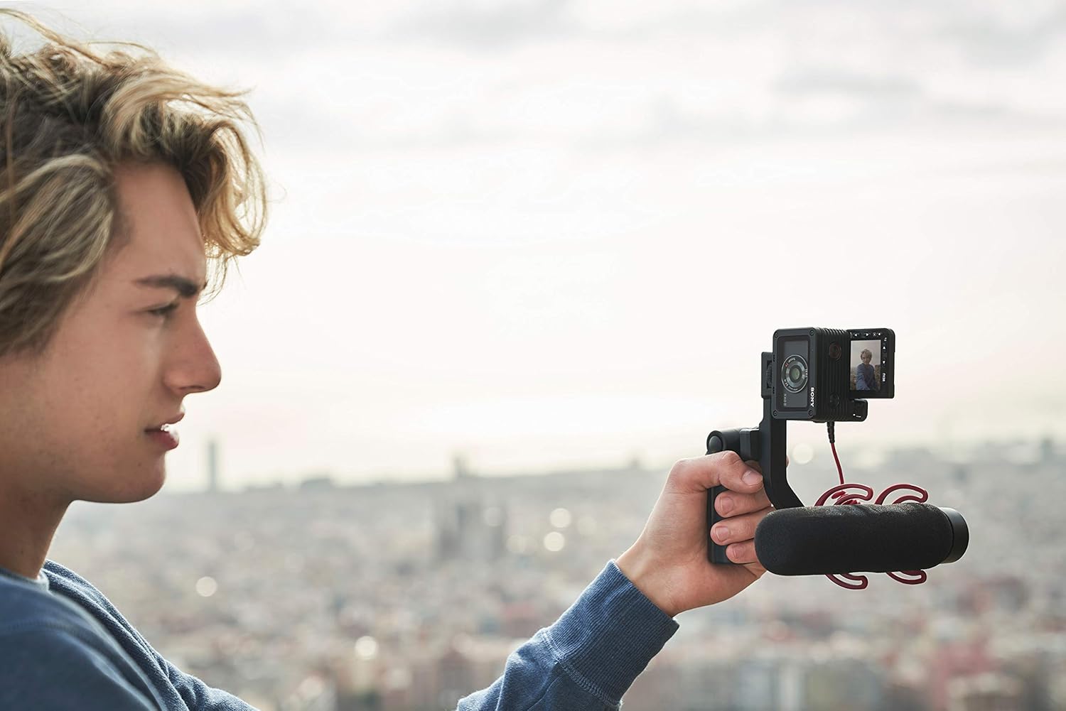 Sony RX0 II Creator Kit Fotocamera Digitale Compatta con Grip VCT-SGR1, Sensore da 1.0, Ottica 24mm F4.0 Zeiss, Waterproof, Video 4K, Schermo LCD Regolabile : Amazon.it: Elettronica Sony RX0 II Creator Kit Fotocamera Digitale Compatta con Grip VCT-SGR1, Sensore da 1.0, Ottica 24mm F4.0 Zeiss, Waterproof, Video 4K, Schermo LCD Regolabile : Amazon.it: Elettronica