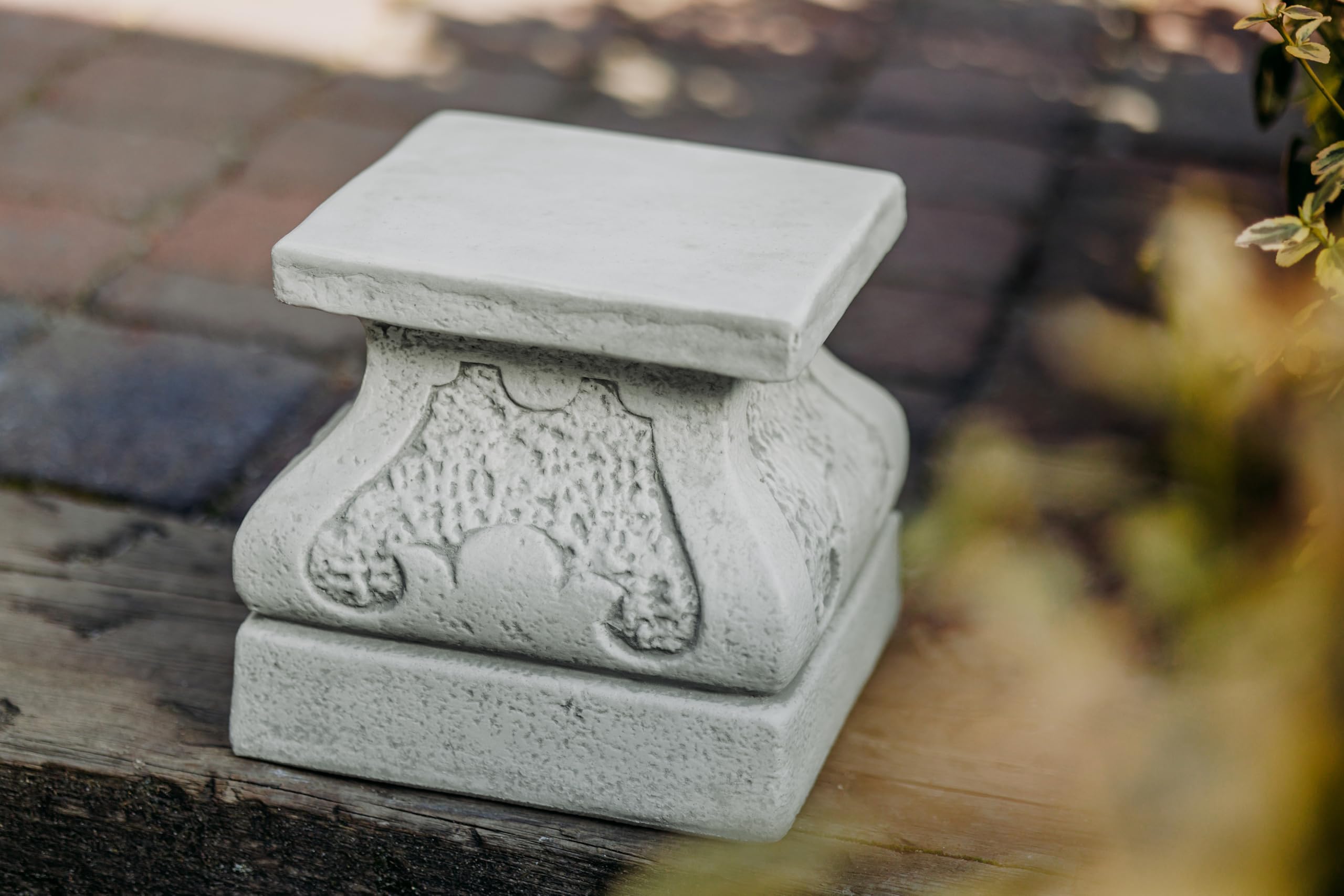 gartendekoparadies.de Sockel mit besonderem Format, Steinsockel, H. 21 cm, Stellfläche 19 x 19 cm, 17 kg, Grau, frostsicher aus Steinguss für Außenbereich
