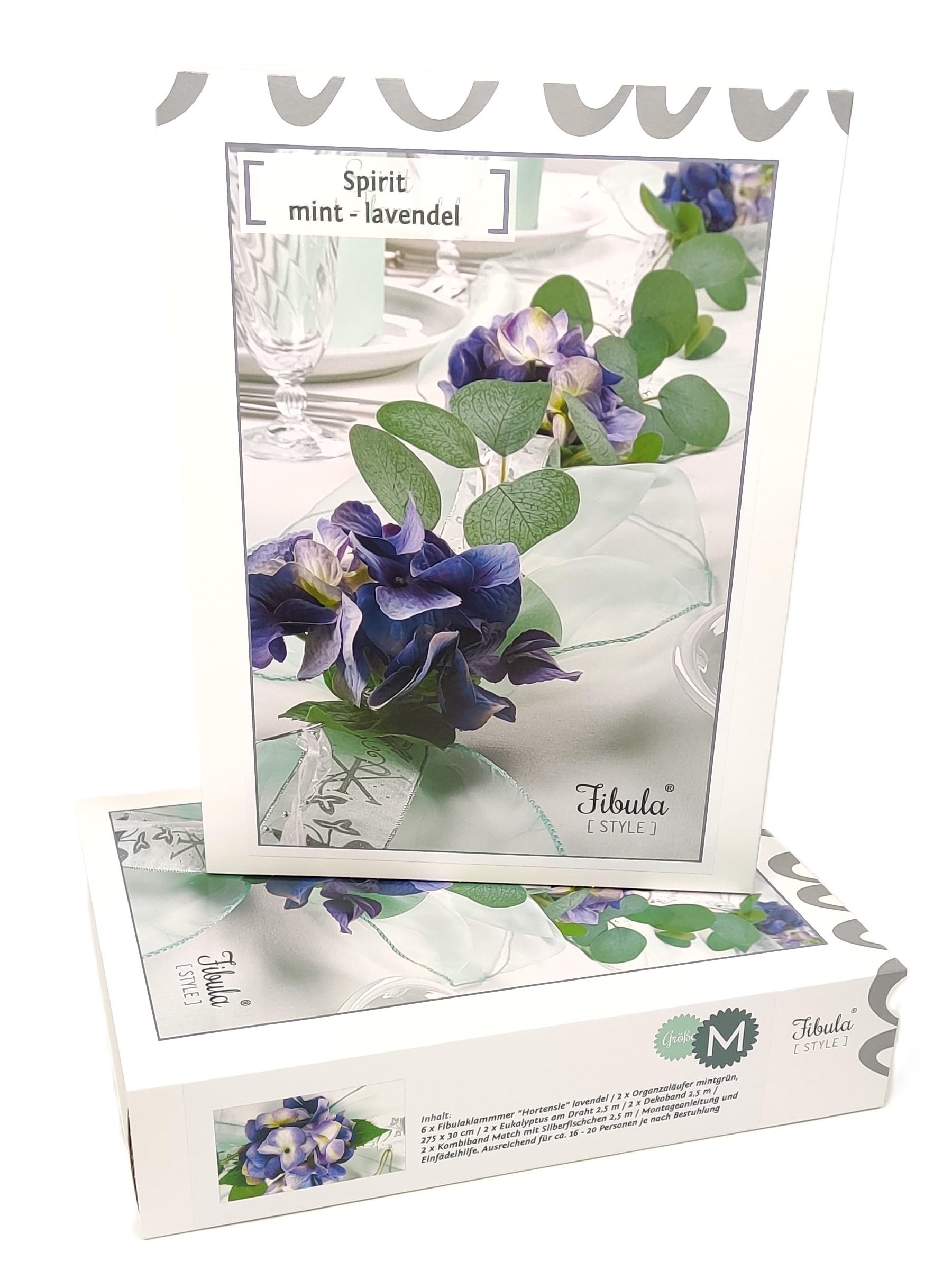 Tischdeko Set für 16-20 Personen in Mint-Lavendel. Festliche Deko für Taufe, Kommunion & Konfirmation mit Eukalyptus und Hortensien. Komplett Set "Spirit" Gr. M von Fibula [STYLE]