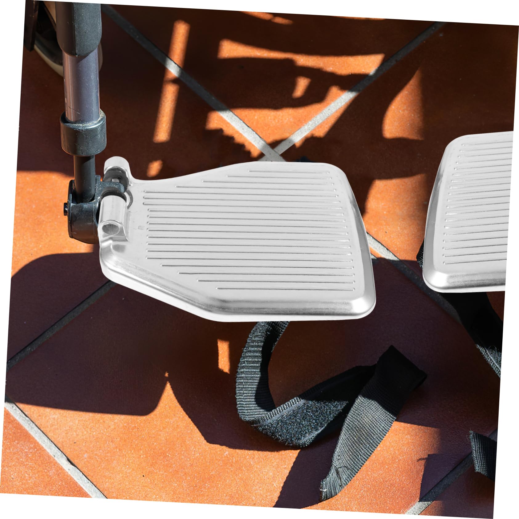 Reposapiés para Silla de Ruedas, 1 Par de Pedales Gruesos de Aleación | Plata, Repuesto, Apoyo Estable, Diseño Ergonómico, Recambios para Usuarios Movilidad Reducida